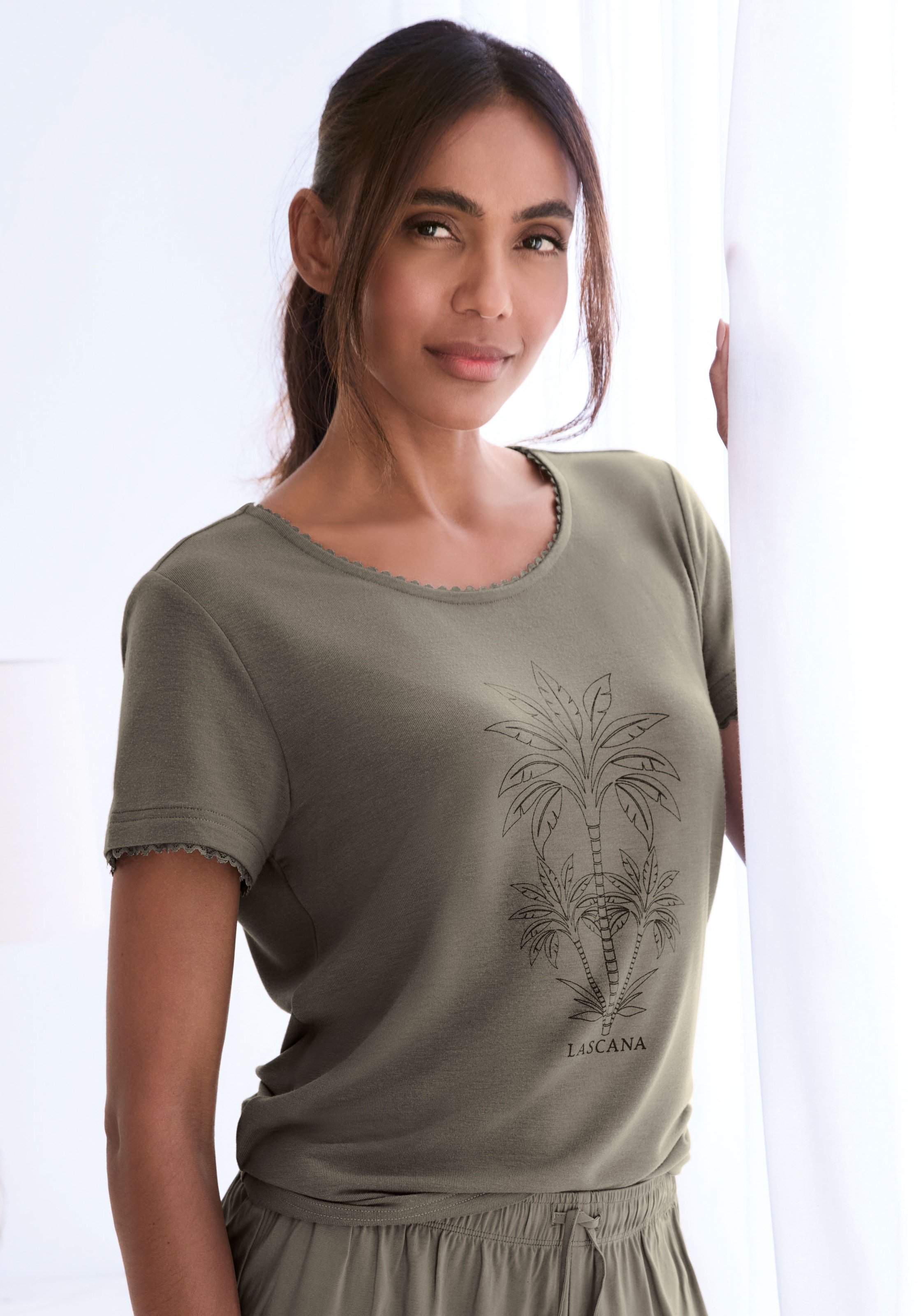 LASCANA T-Shirt, mit schönem Frontprint günstig online kaufen
