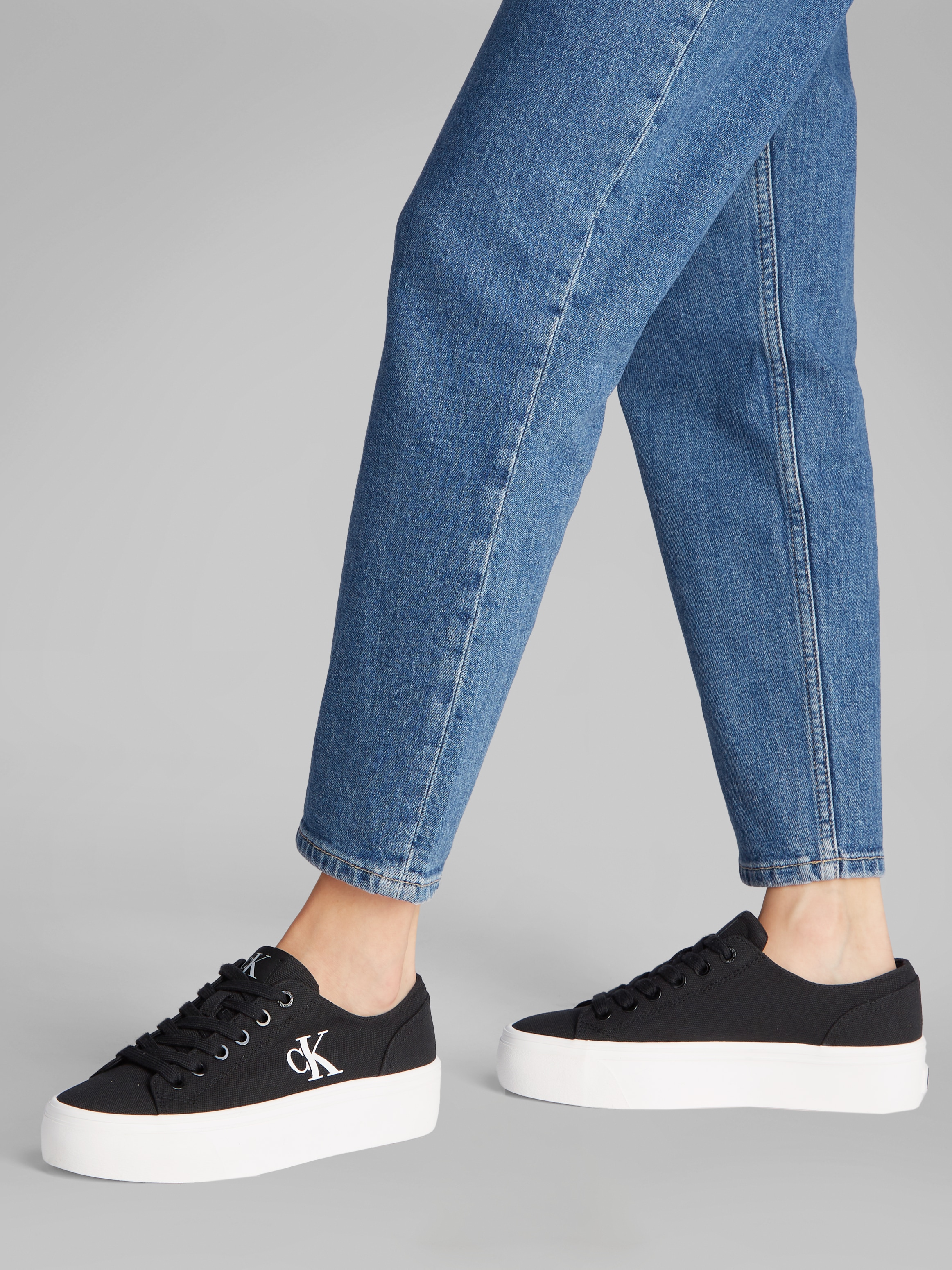 Calvin Klein Jeans Plateausneaker »VULC FLATFORM LOW CV MG«, Schnürschuh, Freizeitschuh, Halbschuh mit seitlichem Logo