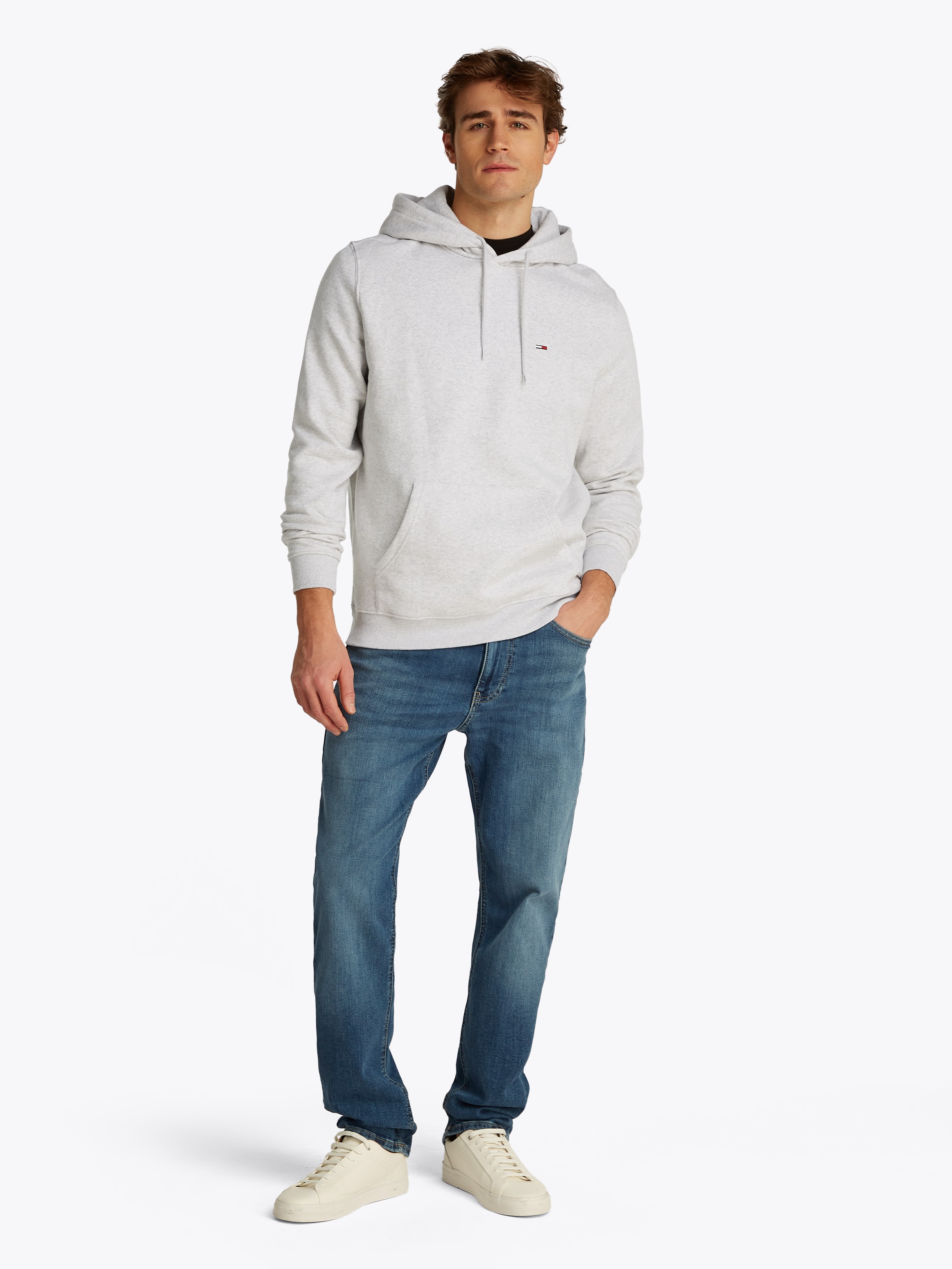 Tommy Jeans Sweatshirt »TJM REG S FLAG HOODIE«, mit bestickten Markenlogo auf Brusthöhe