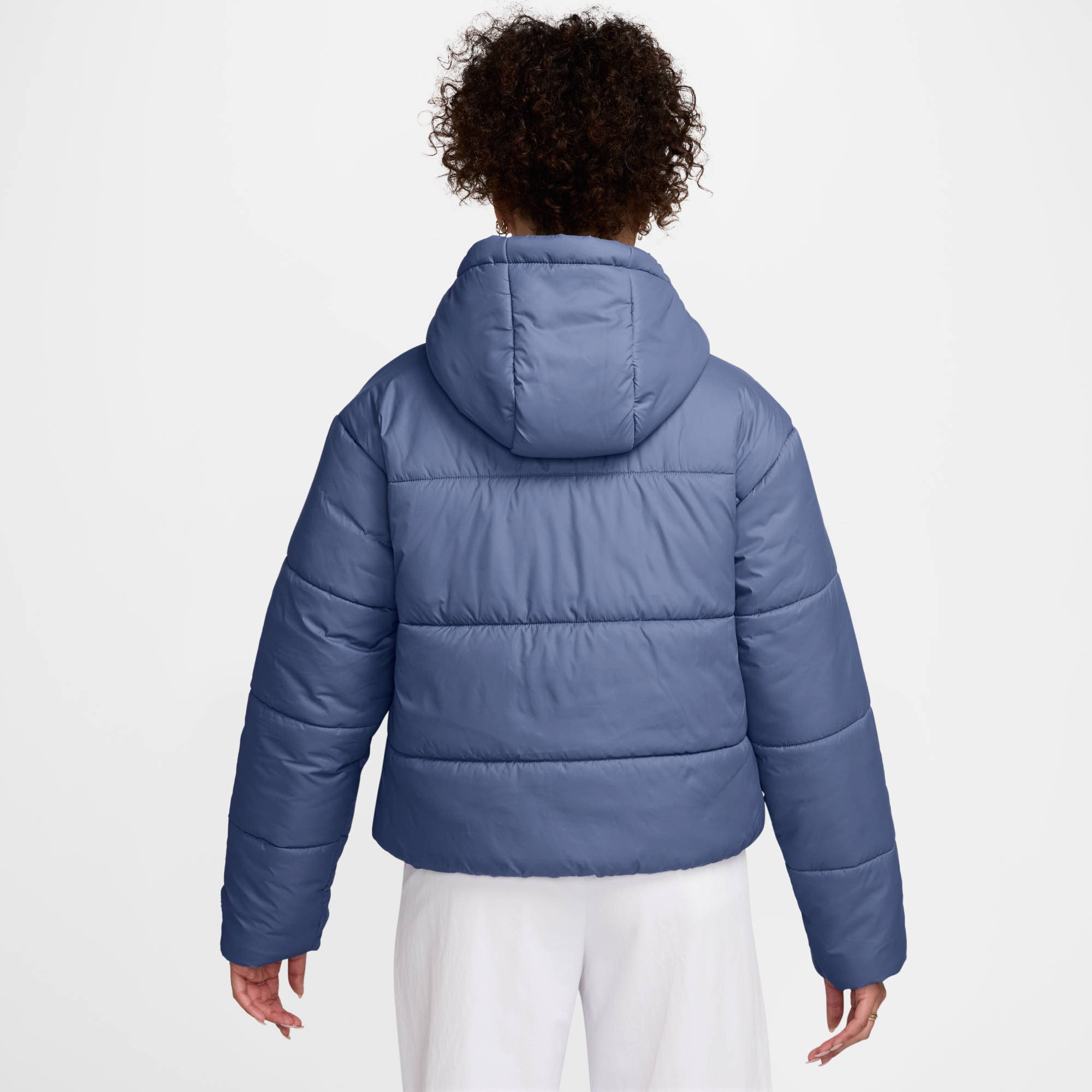 Outdoorjacke NIKE SPORTSWEAR "W NSW TF SYNFL NK CLSC PFR", Damen, Gr. M, world indigo, weiß, Obermaterial: 100% Polyester, normal, Jacken Outdoorjacke, wasserabweisendes Material, mit synthetischer Isolierung 3