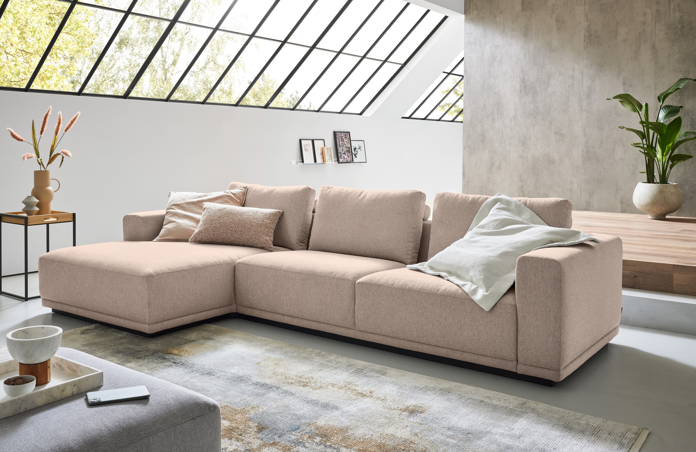 Musterring Ecksofa "JustB PM200, Holzrahmen in schwarz, wahlw. Sitzvorzug, Breite 316cm" Anreihsofa rechts & Longchair links, mit Armlehnen, inkl. Rückenkissen