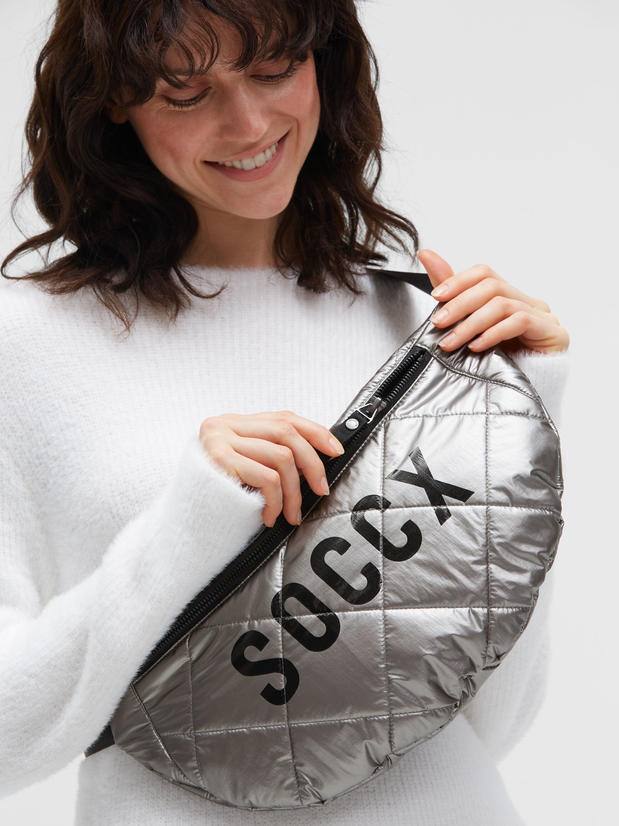 SOCCX Gürteltasche in Schimmer-Optik
