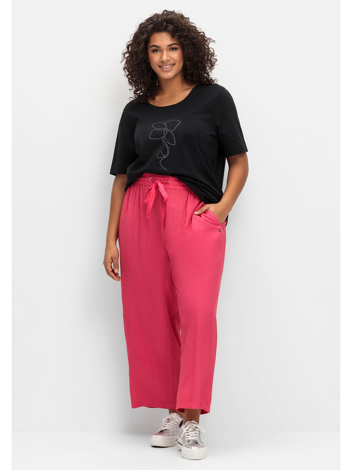 Sheego T-Shirt »Große Größen«, mit Blumen-Applikation