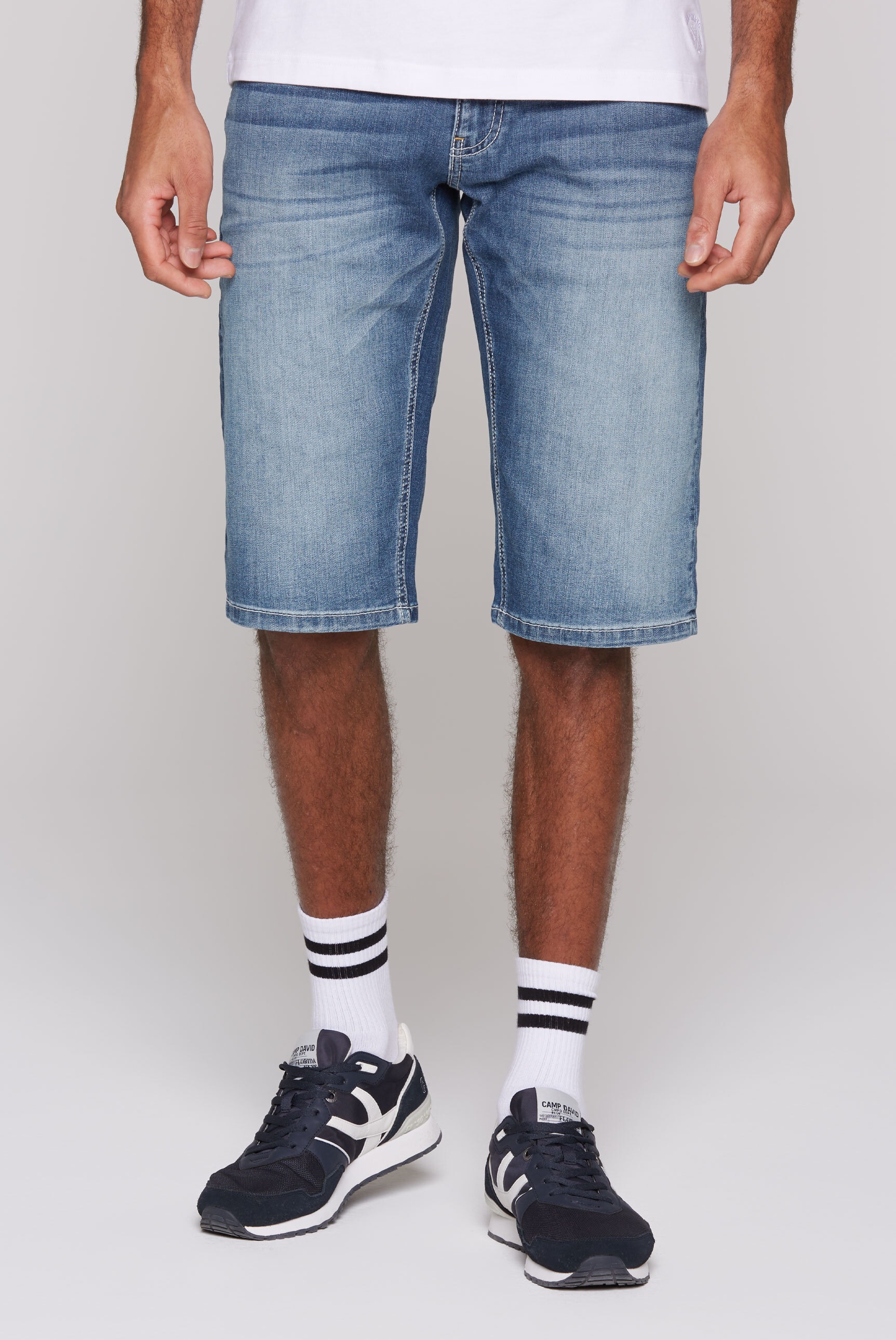 CAMP DAVID Jeansshorts mit Destroy-Effekten