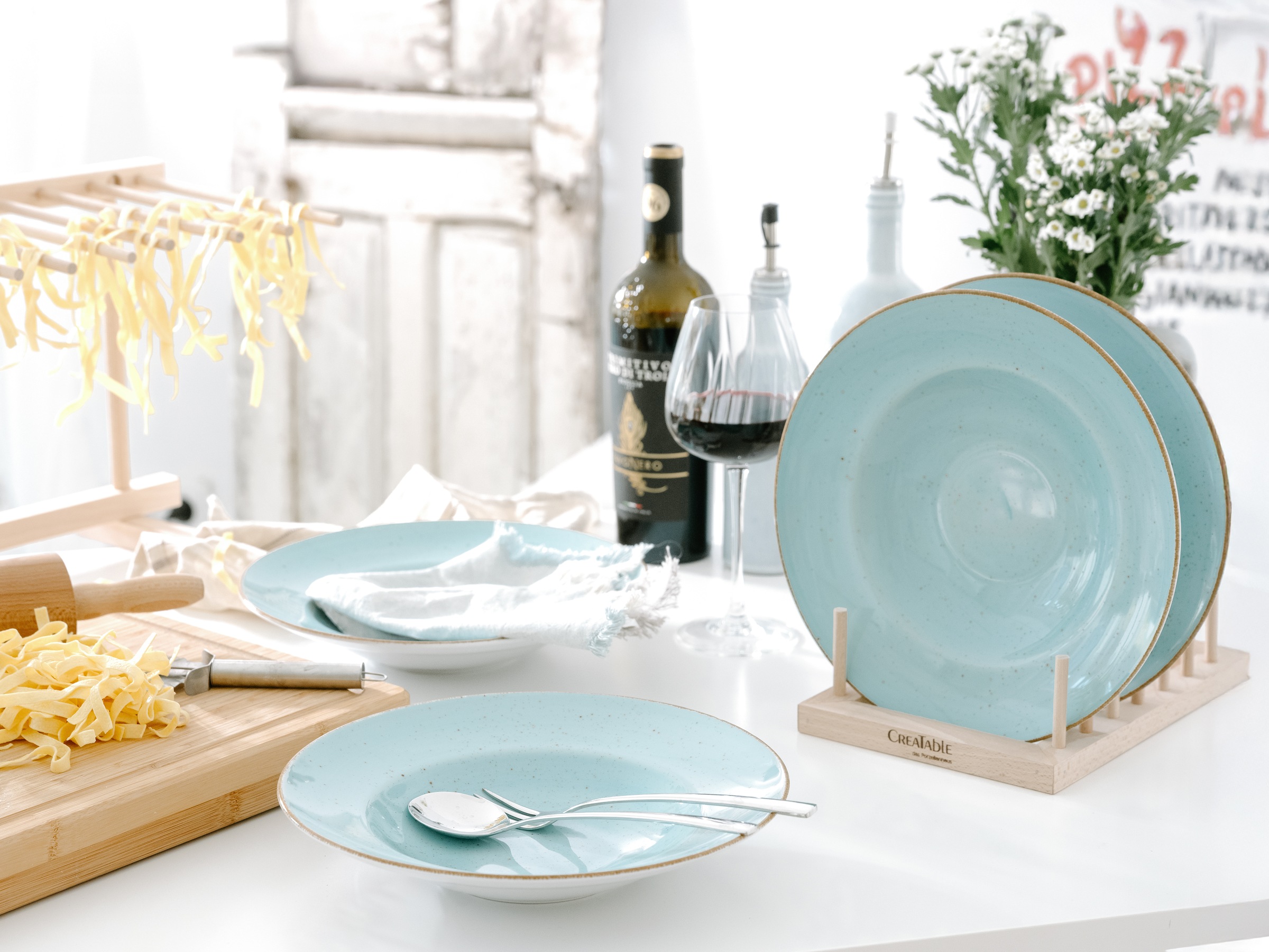 Pastateller CREATABLE "Vintage Nature, Pastateller 27 cm 4-tlg", blau (aqua), Ø:27cm, Porzellan, Speiseteller, Teller Set, Handgemalt, Gesprenkelt, Rustikales Außenband 2