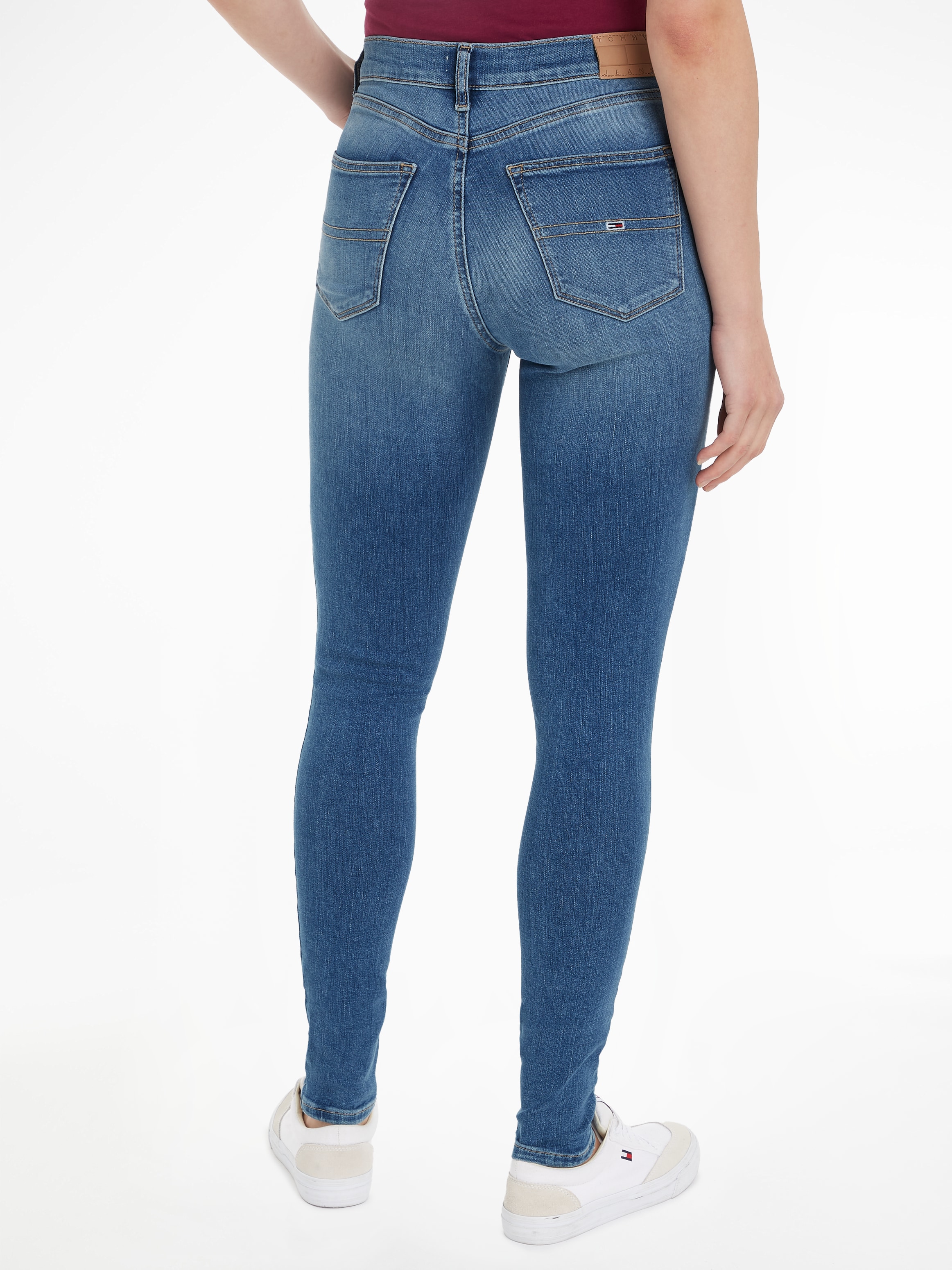 Tommy Jeans Skinny-fit-Jeans »Nora Mid Rise Skinny Fit«, mit Waschung, Logo-Badge