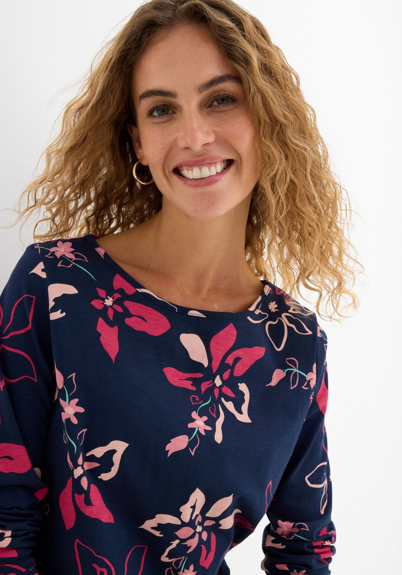 bonprix Langarmshirt figurumspielende Passform, Langarm-Design, für Frühling und Sommer