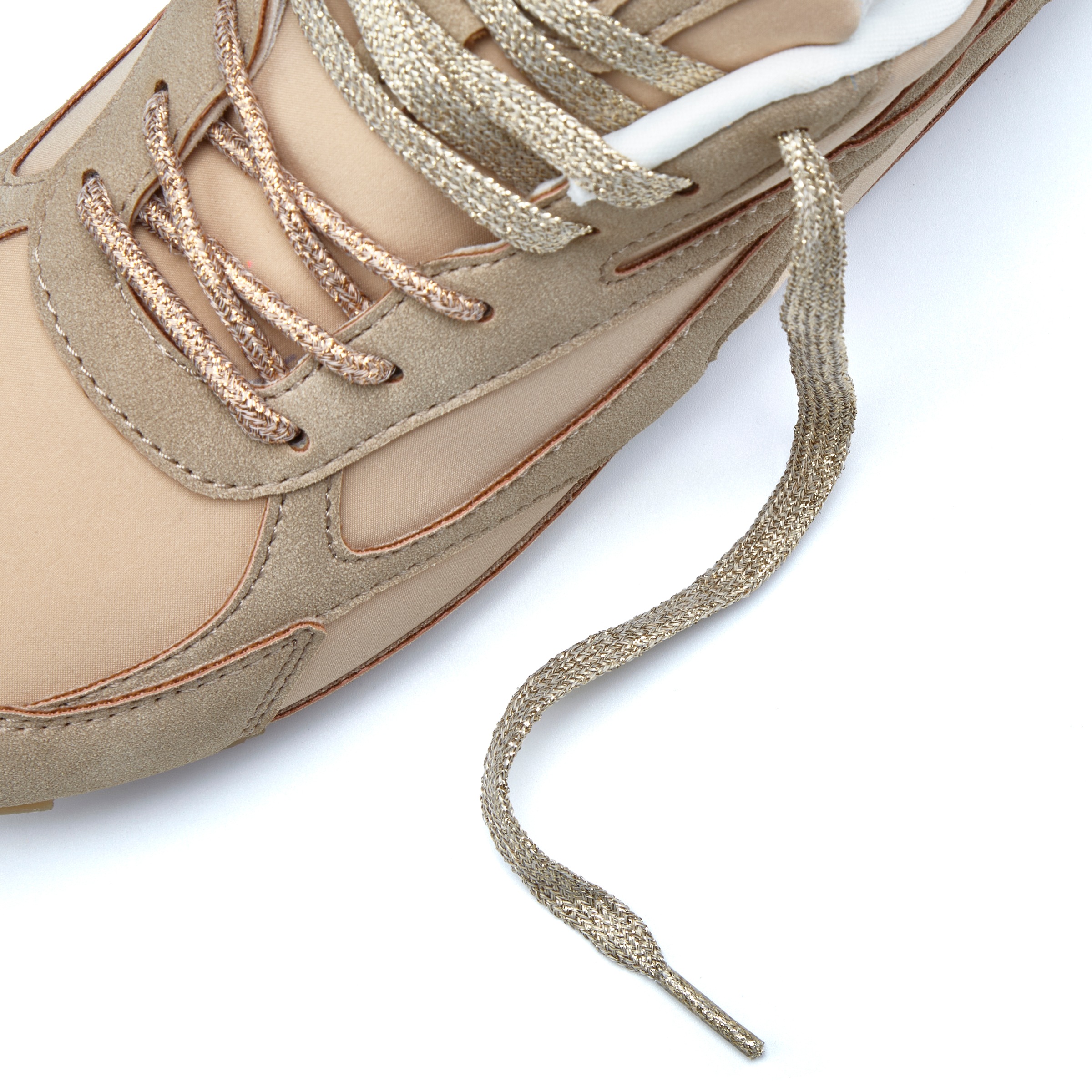 LASCANA Sneaker »Retro-Schürer, Schnürhalbschuh, Freizeitschuh, Retro-Sneaker«  mit verschiedenen Schürsenkeln VEGAN