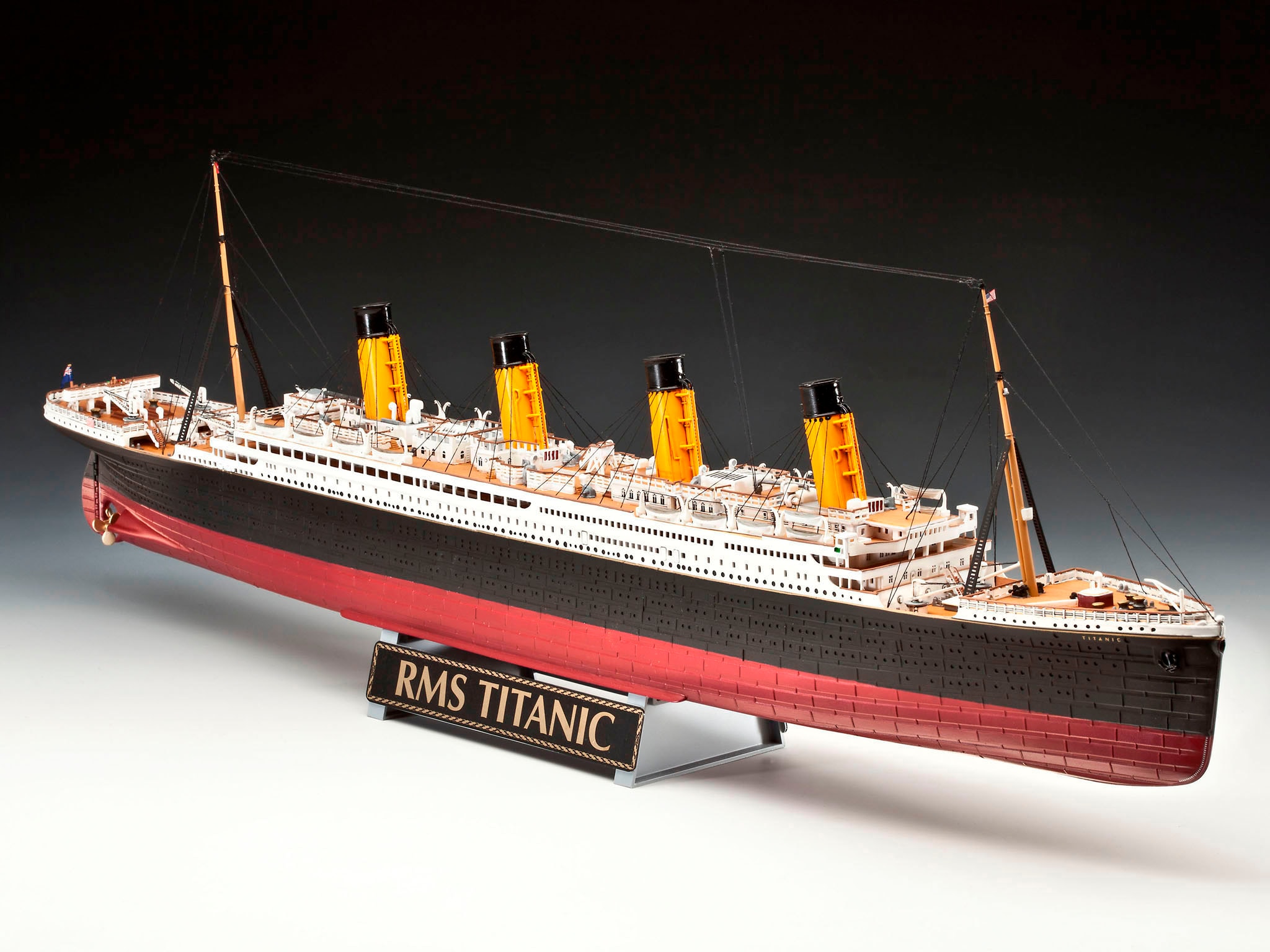 Revell® Modellbausatz »Geschenkset 100 Jahre R.M.S. Titanic«, Made in Europe