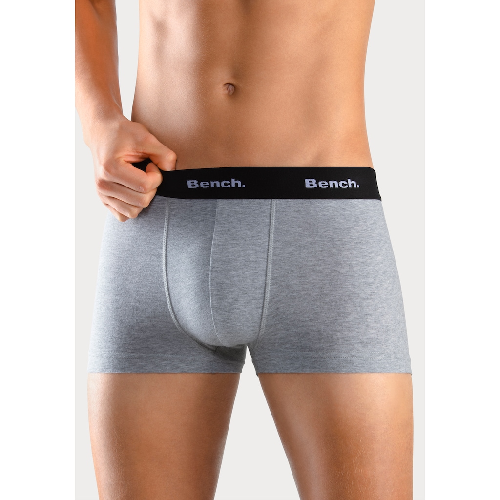 Bench. Boxershorts, (Packung, 4 St.), in Hipster-Form mit kontrastfarbenem Bund