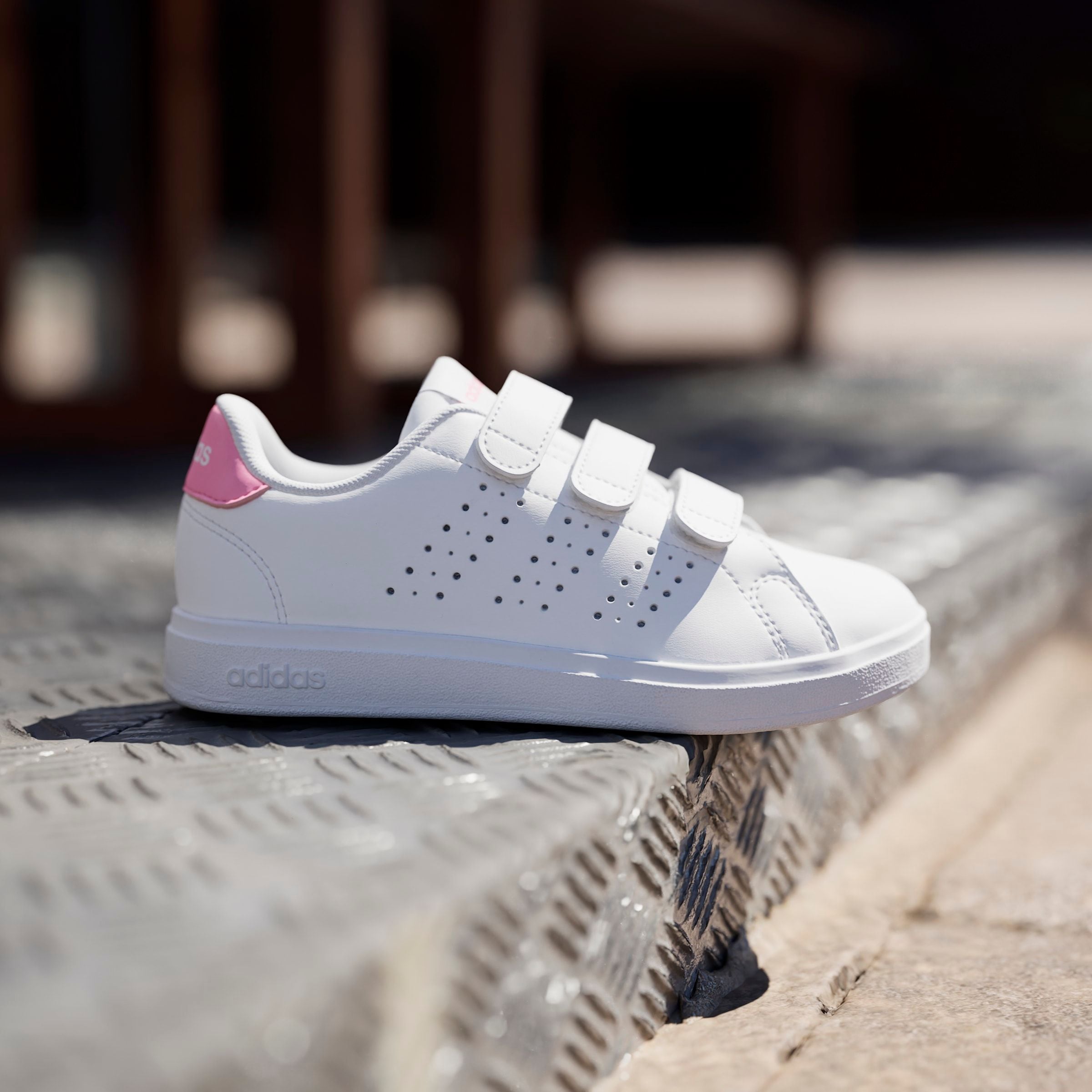 adidas Sportswear Klettschuh »ADVANTAGE BASE 2.0 KIDS«, Design auf den Spuren des adidas Stan Smith