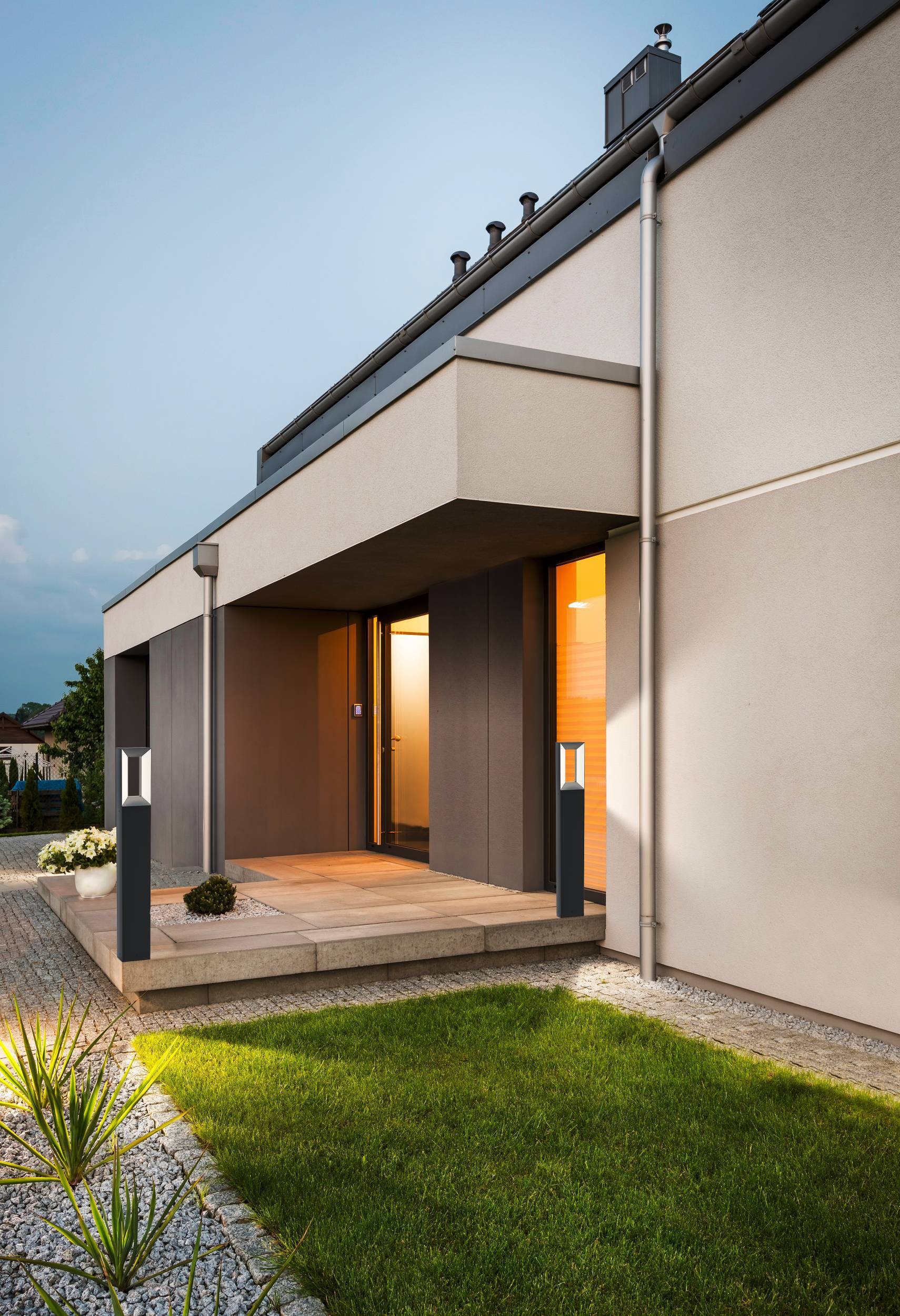 EGLO Stehlampe »Riforano Außen-Stehlampe, Aluminium-Guss und Kunststoff, Außenleuchte« LED-Modul 1 Stk. Warmweiß Stehleuchte - L11 x B6 x H77 cm - schwarz - 2X5W inkl.