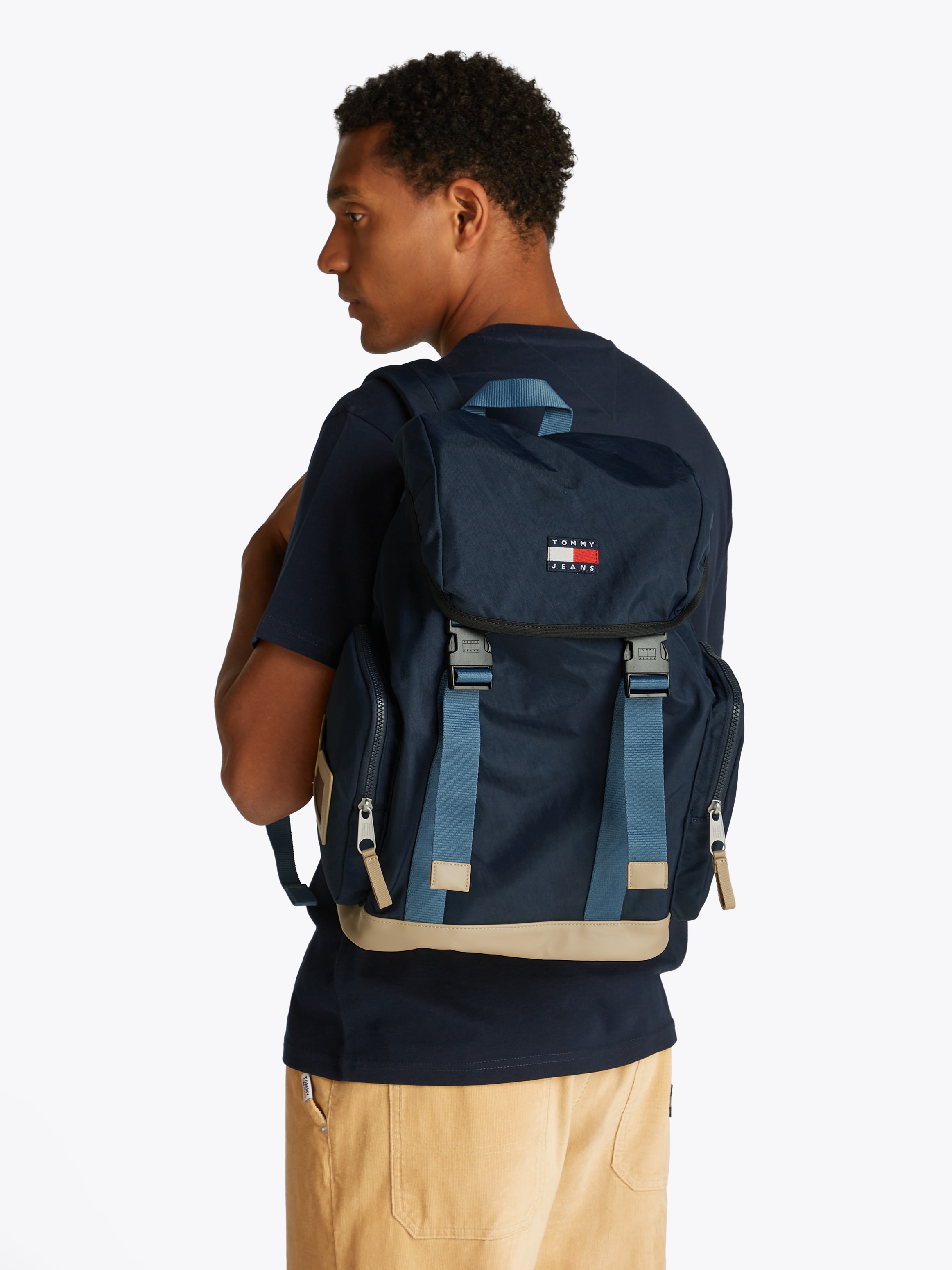 Tommy Jeans Freizeitrucksack »TJM DAILY ELEVATED FLAP BACKPACK«, Men Travelbag, Outdoor-Rucksack, Reiserucksack mit Klickverschluss