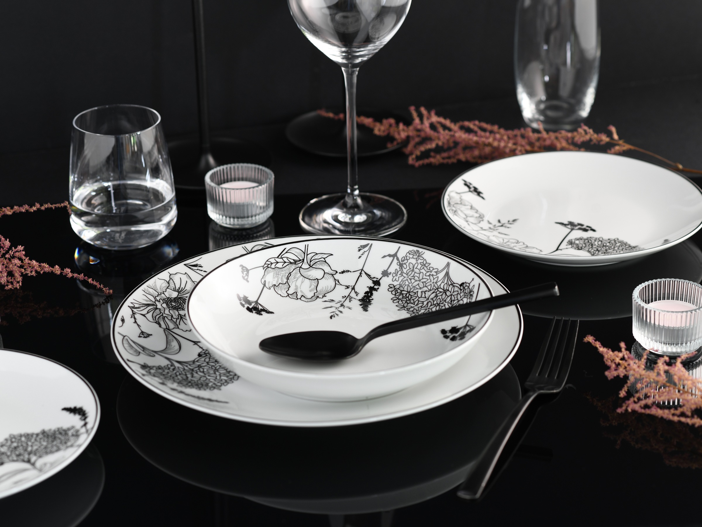 CreaTable Teller-Set »Luna Black Flower, Tellerset 18-tlg«, (Set, 18 tlg.), Harmonische Coupeform