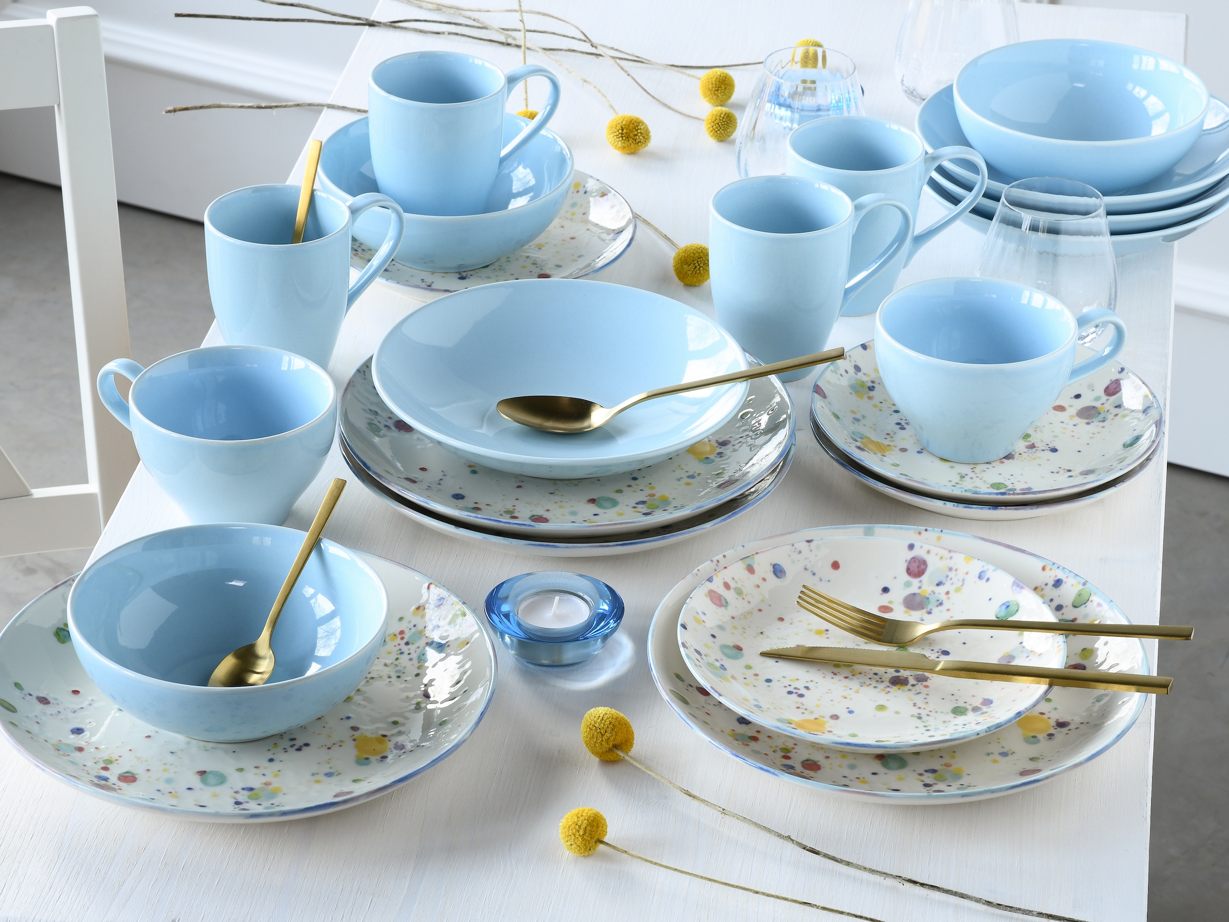 CreaTable Teller-Set »Candy Drops, Tellerset 12-tlg.«, (Set, 12 tlg.), Unregelmäßige bunte Punkte, Gute Laune Geschirr, Frisch, Freundlich
