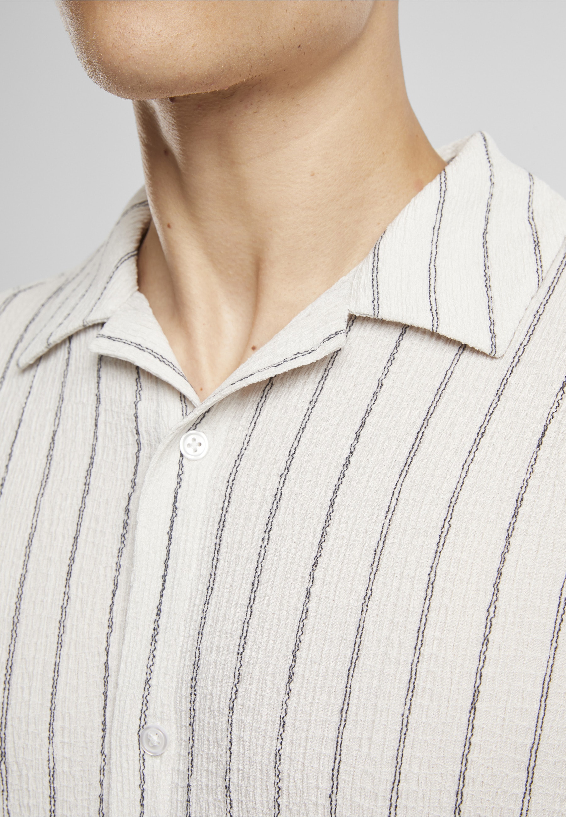 URBAN CLASSICS Kurzarmshirt »Urban Classics Striped Crinkle Resort Shirt« 1 Stk.