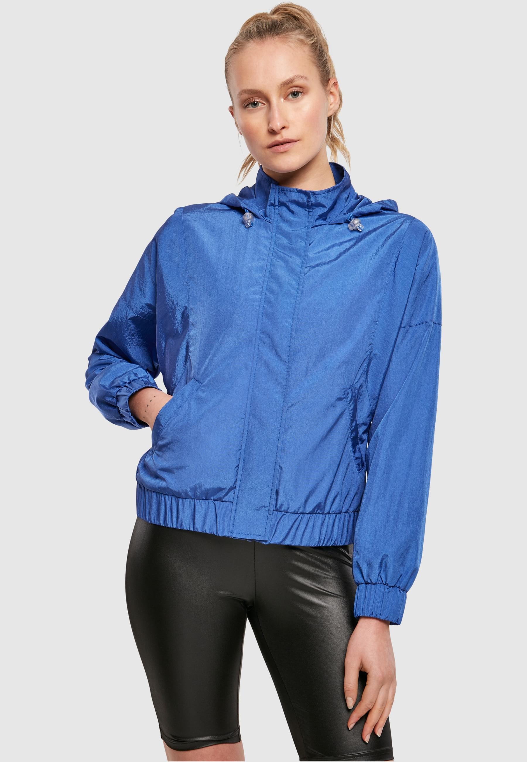 URBAN CLASSICS Allwetterjacke »Urban Classics Damen Ladies Oversized Shiny Crinkle Nylon Jacket«, (1 St.), mit Kapuze
