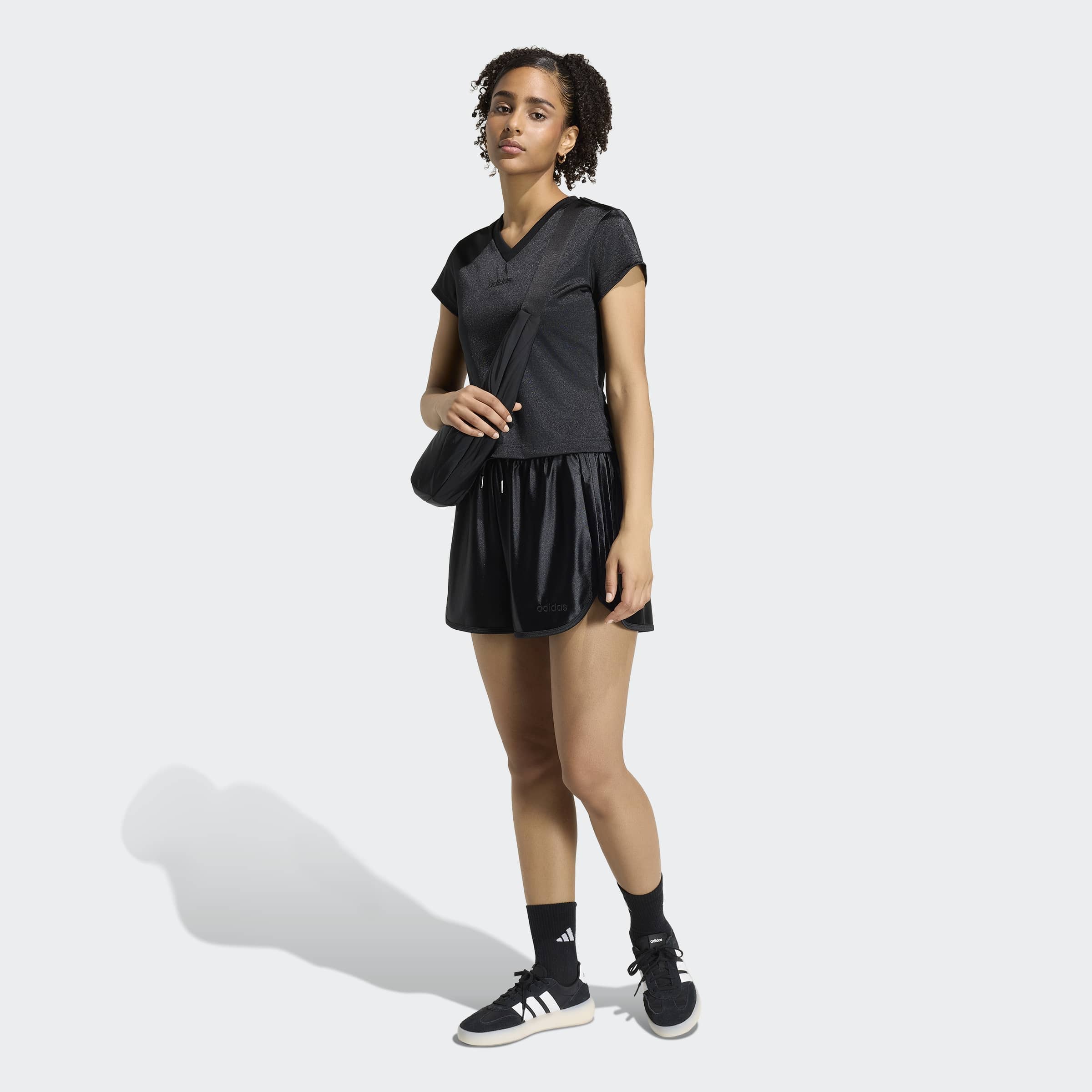adidas Sportswear Shorts »SEASONAL ESSENTIALS SATIN«  für Erwachsene, ohne Verschluss, aus Polyester und Elasthan