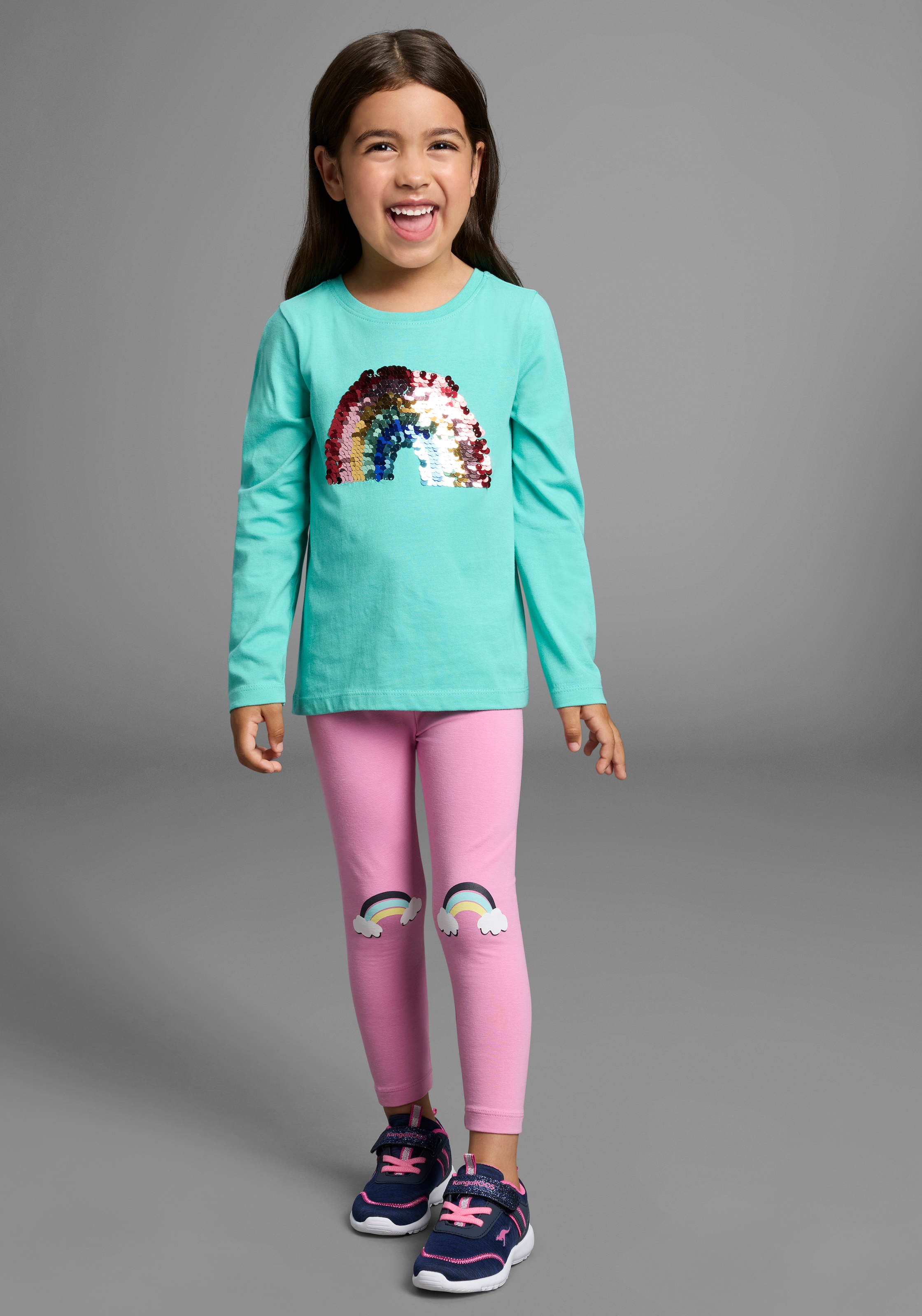 KIDSWORLD Langarmshirt »Regenbogen Pailletten-Applikation«, Langarm, Basic-Passform, mit schimmernden Pailletten-Applikationen