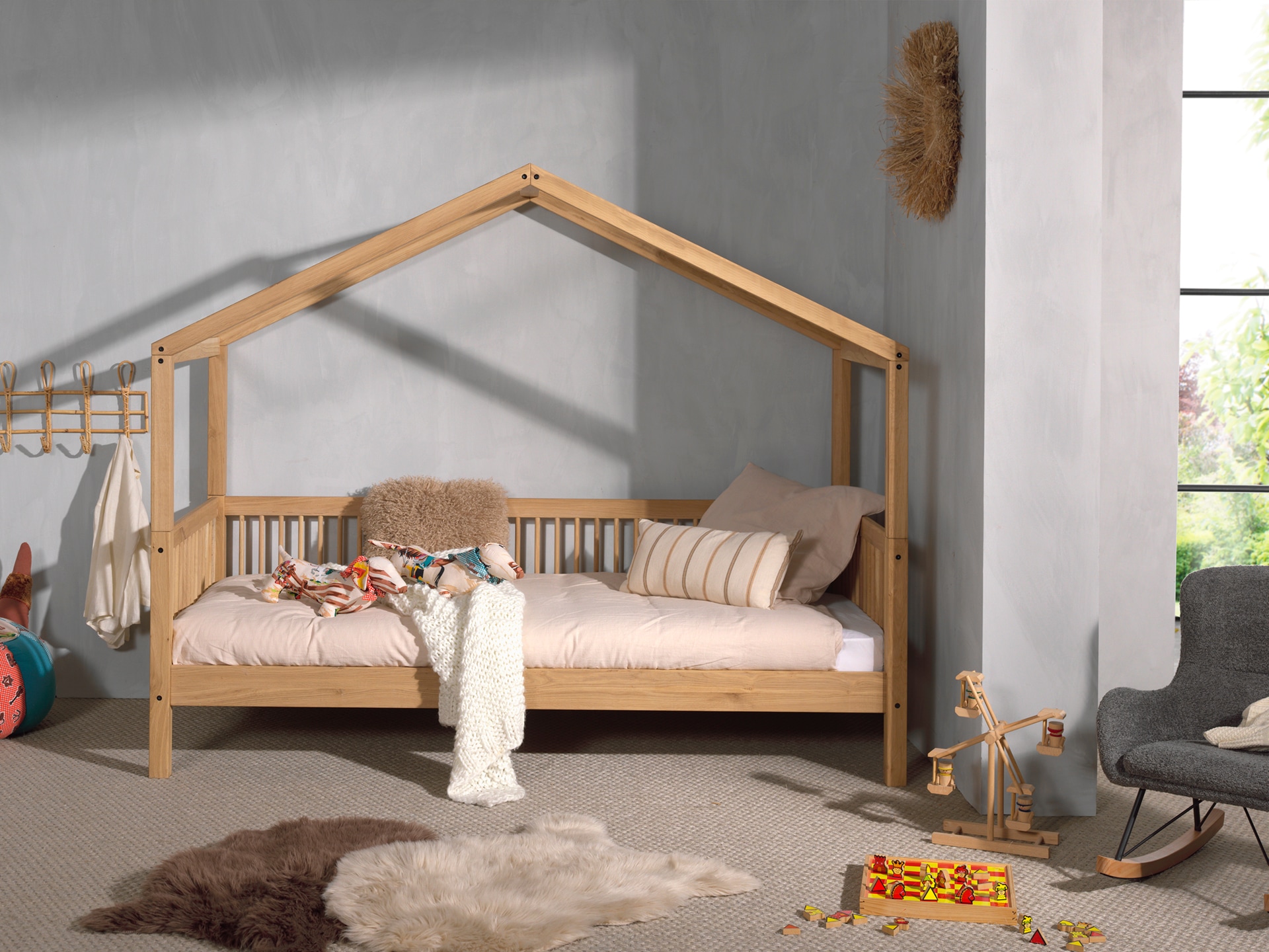 Vipack Hausbett Made in Europe, aus massiver Eiche geölt, LF 90x200 cm, wahlweise mit Bettschublade