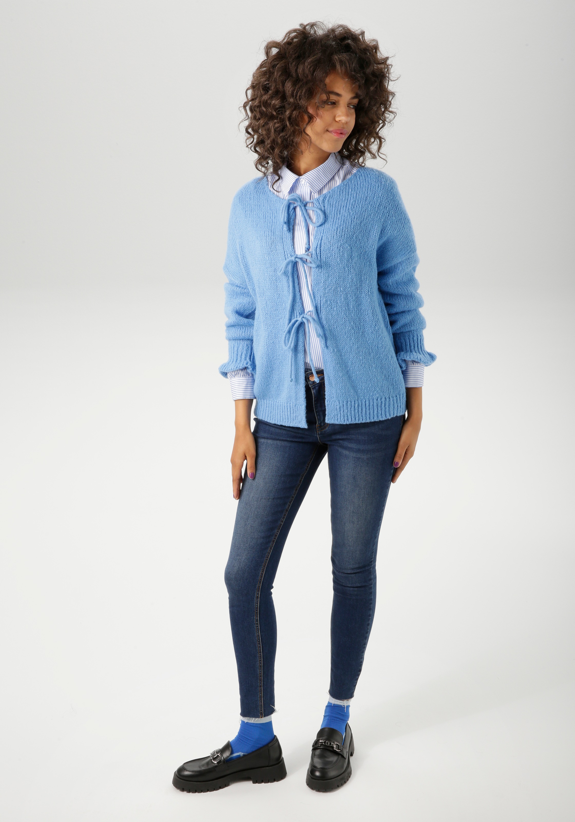 Aniston CASUAL Strickjacke, mit trendigen Bindebändern zu schließen - NEUE KOLLEKTION