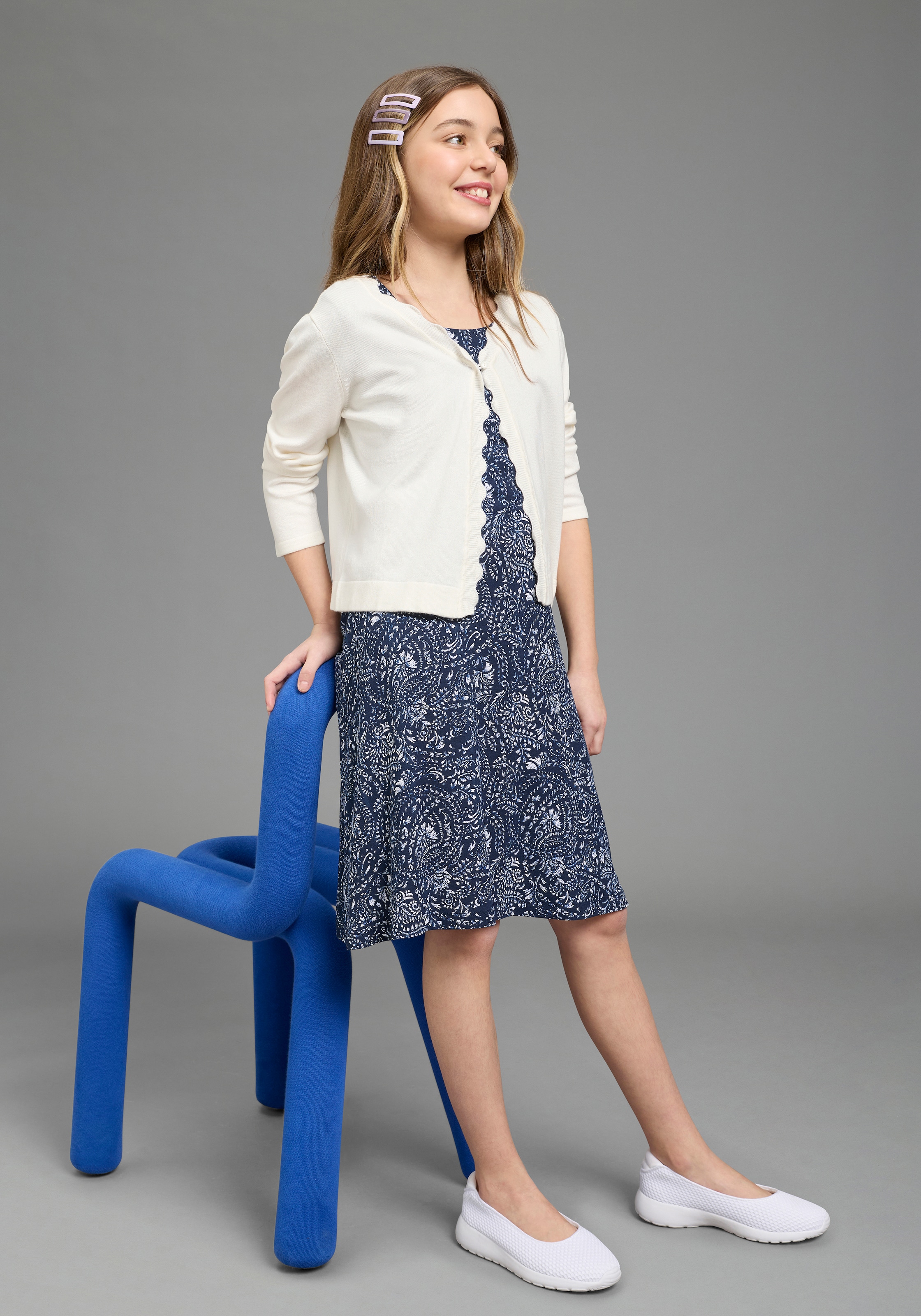 KIDSWORLD Strickjacke »Strickjacke mit schöner Wellenkante« 1-Knopf-Form, Langarm, aus Feinstrick