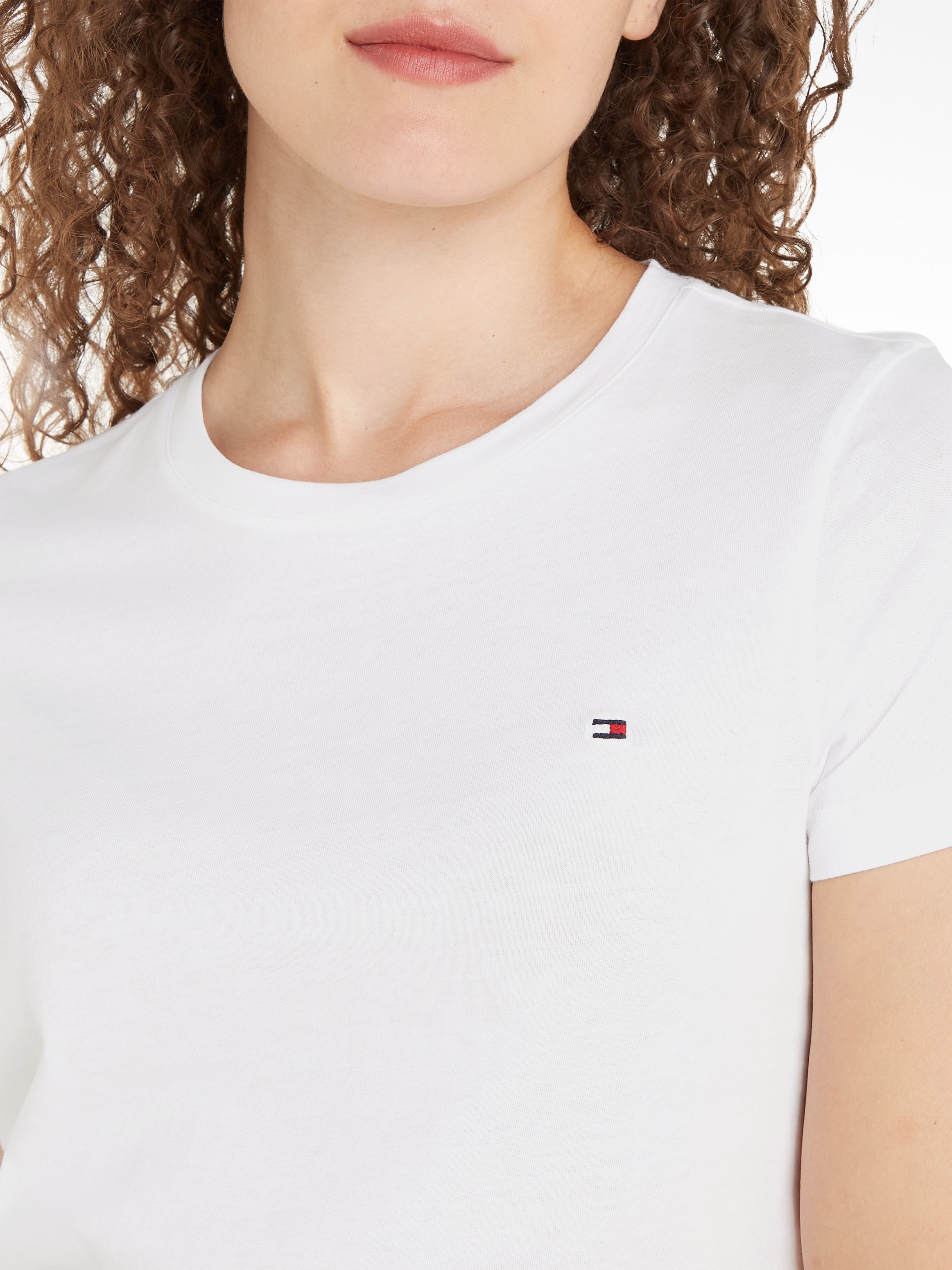Thumbnail - Tommy Hilfiger "HERITAGE CREW NECK TEE" mit Tommy Hilfiger Logo-Flag auf der Brust