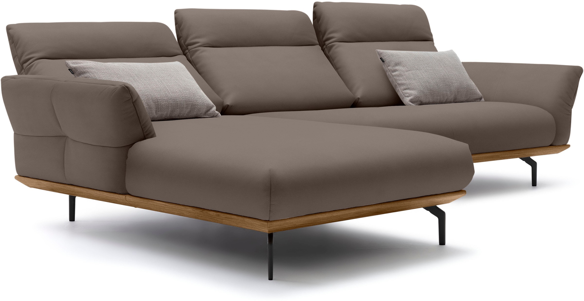 Creation BY ROLF BENZ Ecksofa »CR.460«, Sockel in Nussbaum, Winkelfüße in Umbragrau, Breite 318 cm