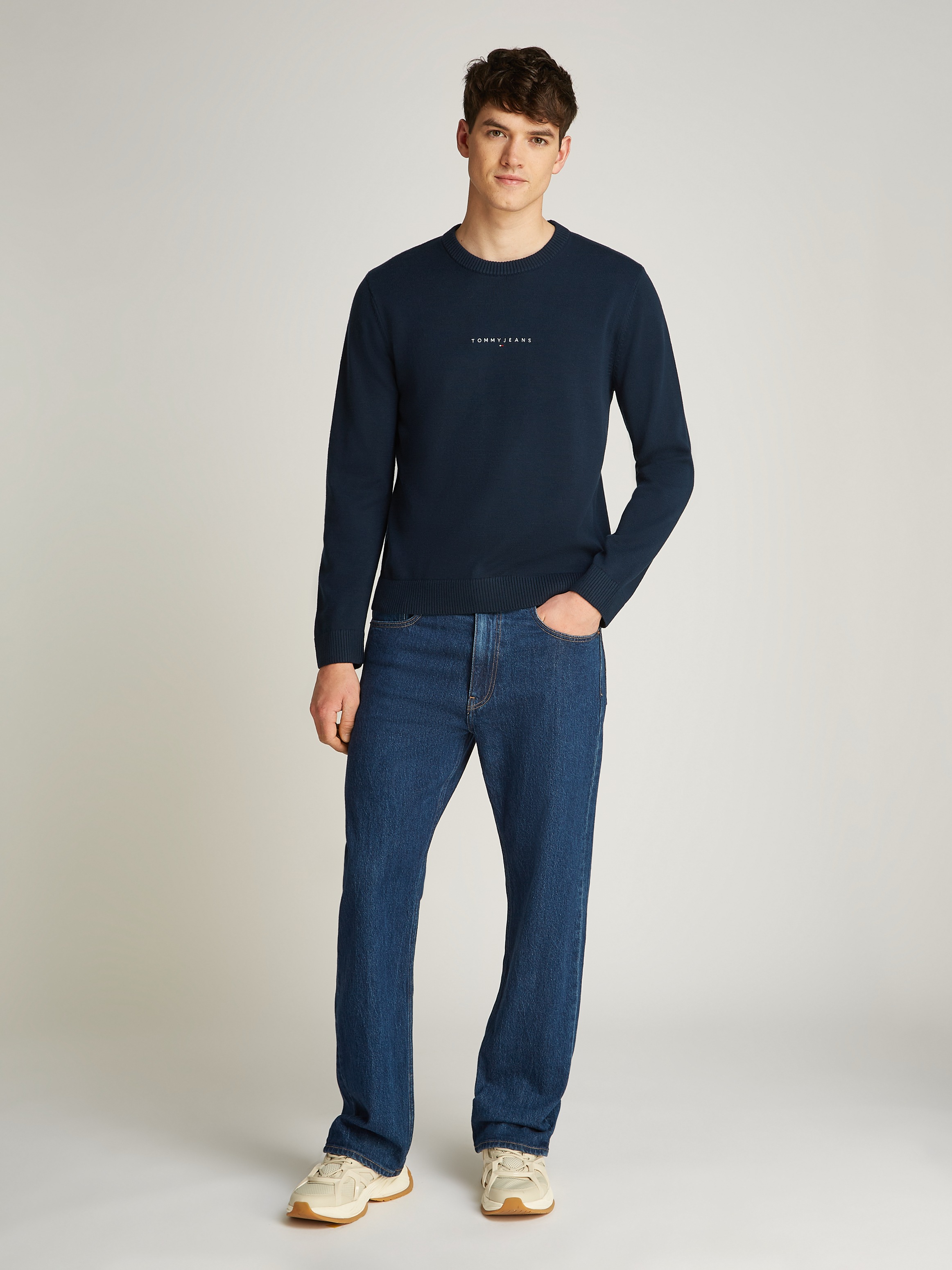 Tommy Jeans Strickpullover »TJM LINEAR SMALL CHEST SWEATER«, mit Logoschriftzug