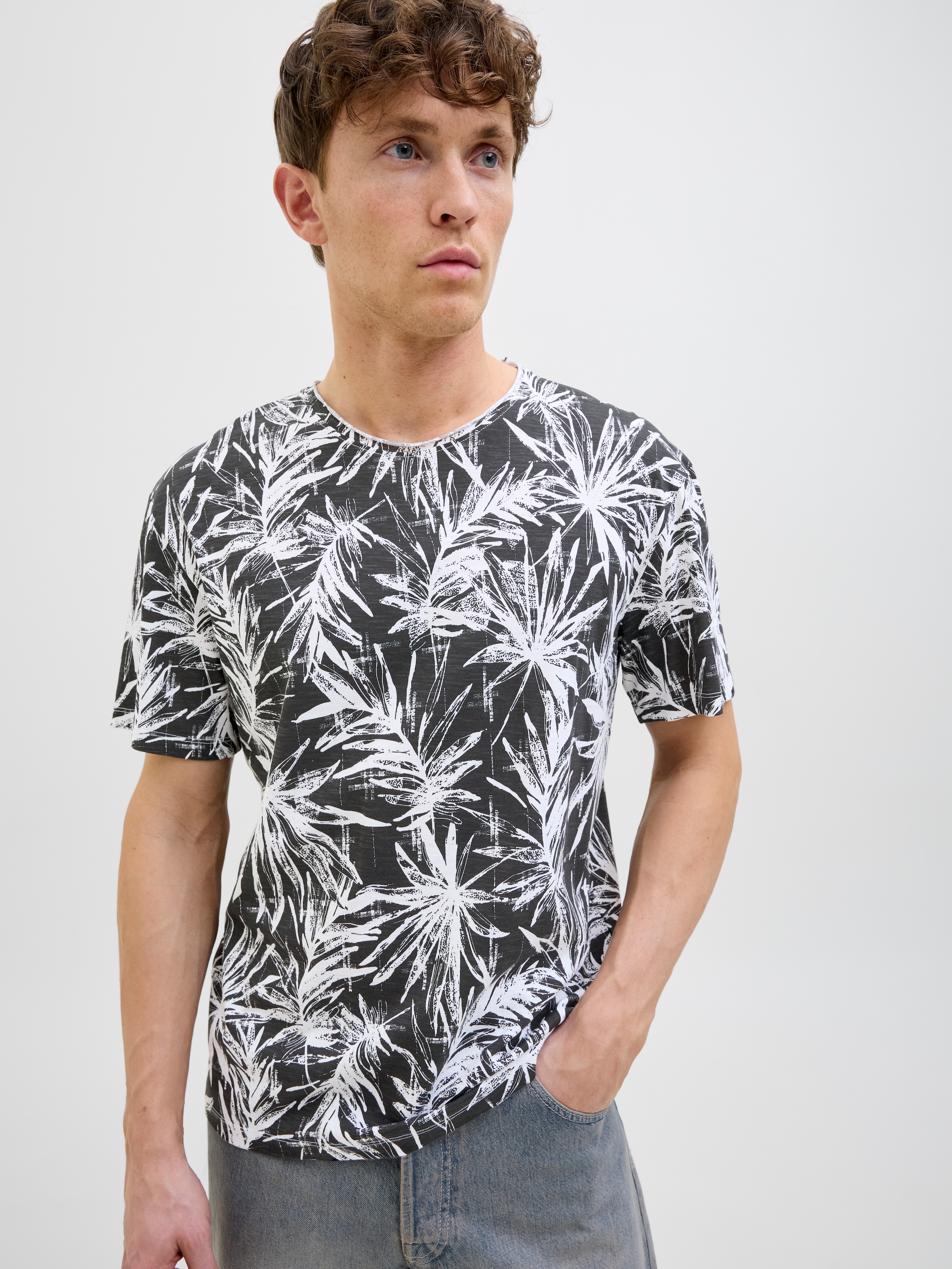 Jack & Jones Rundhalsshirt »JJEBRYAN AOP TEE S/S O-NECK NOOS«, mit All-Over Print