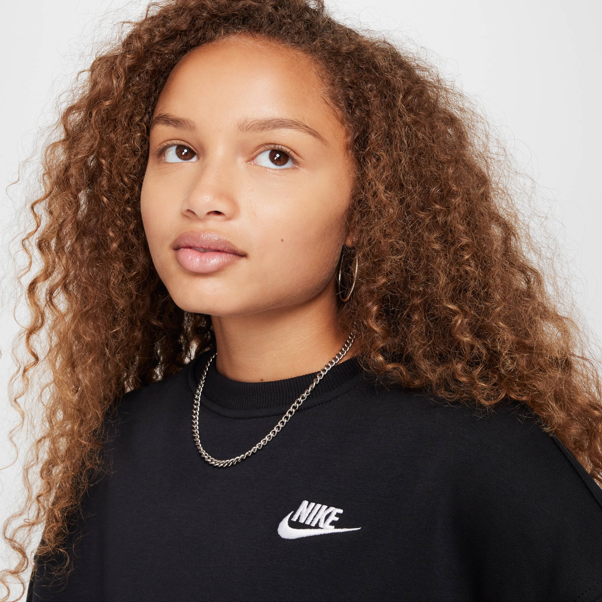 Sweatshirt NIKE SPORTSWEAR, Mädchen, Gr. S (128/134), schwarz, weiß, Obermaterial: 80% Baumwolle, 20% Polyester, Sweatshirts Sweatshirt, lockerer Schnitt, leichtes Fleece, leicht verkürztes Design 2