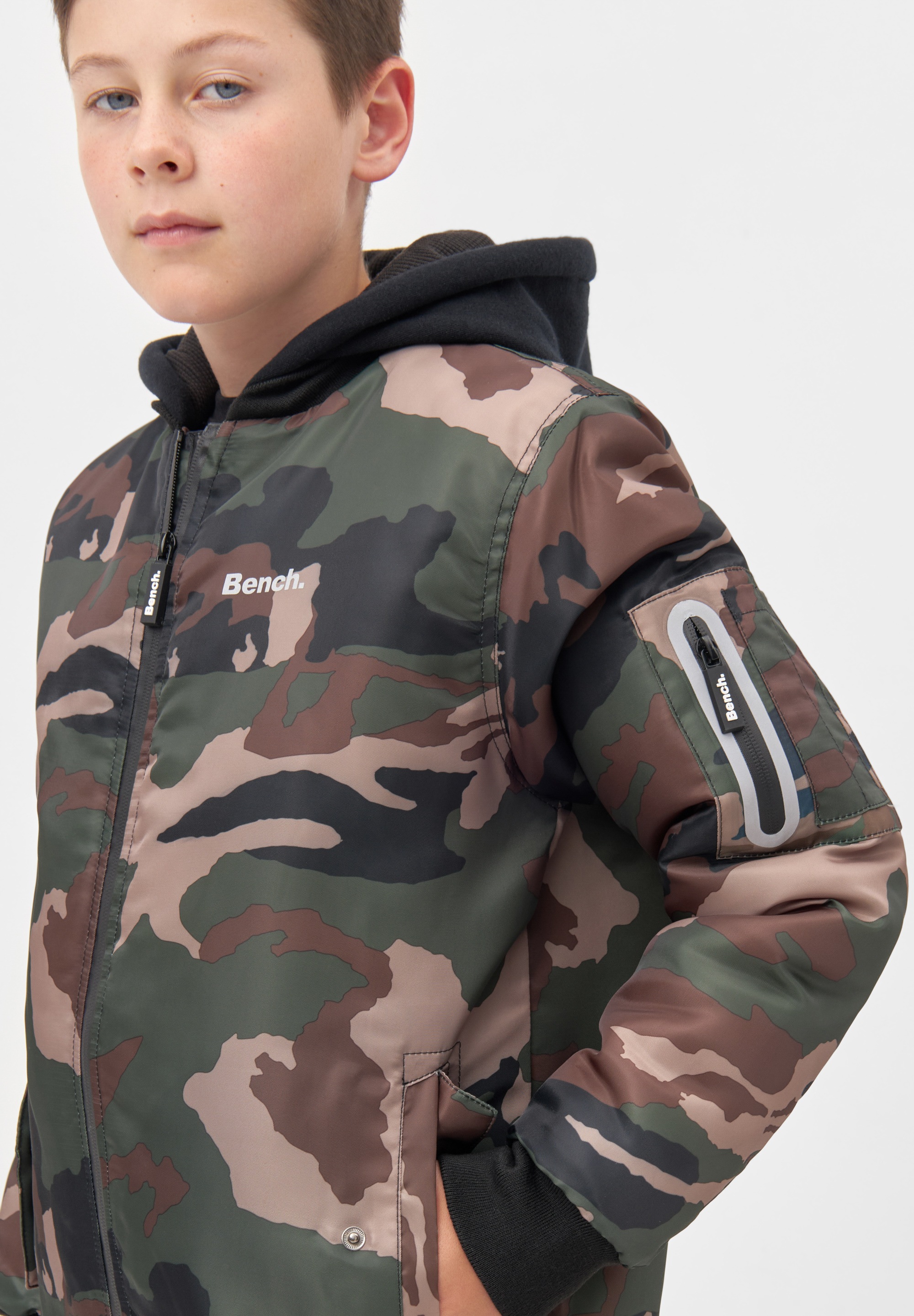 Bench. Winterjacke »BOMPER«, ohne Kapuze, Echter Hingucker