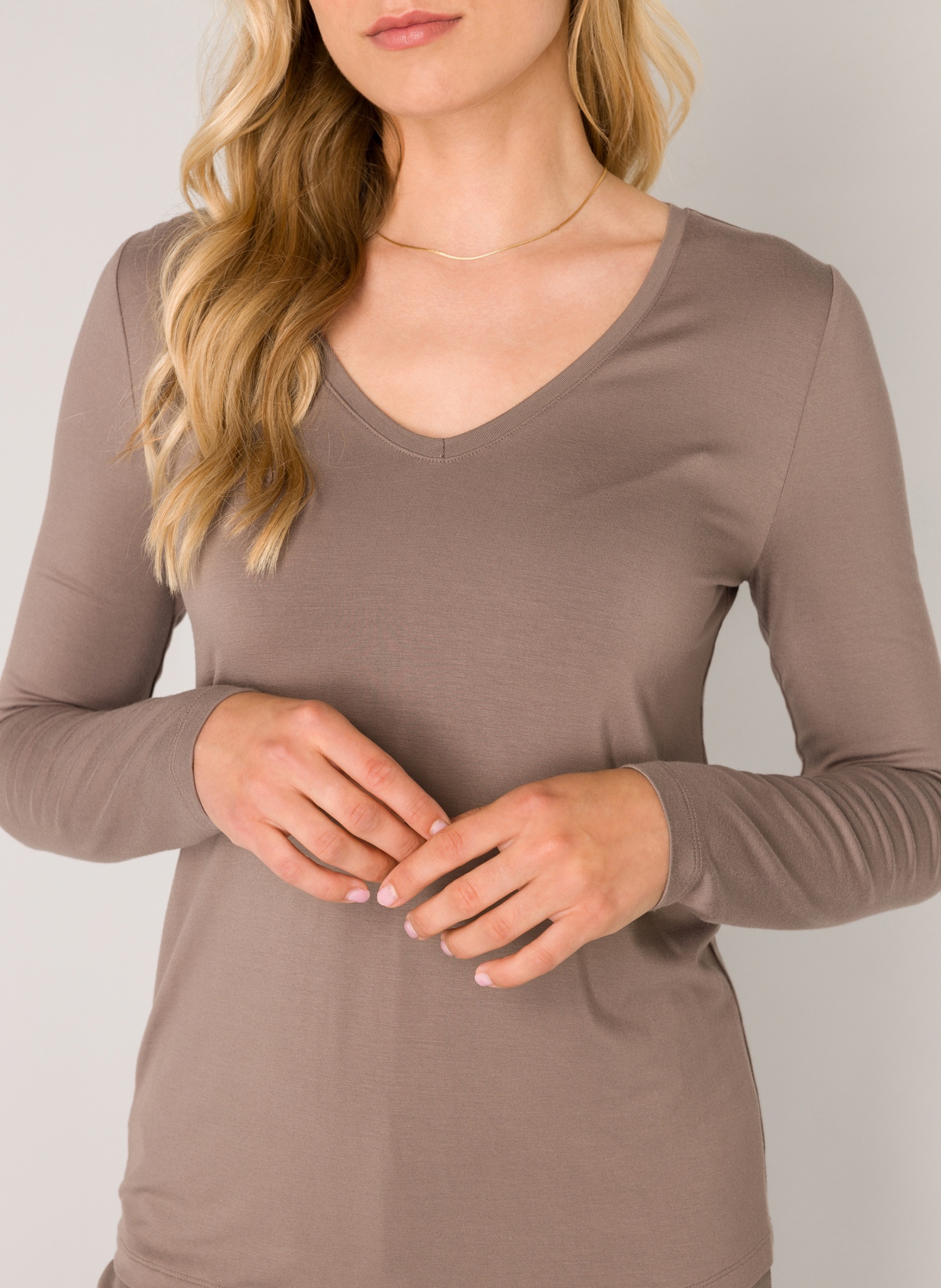 Thumbnail - Base Level Langarmshirt, mit V-Ausschnitt