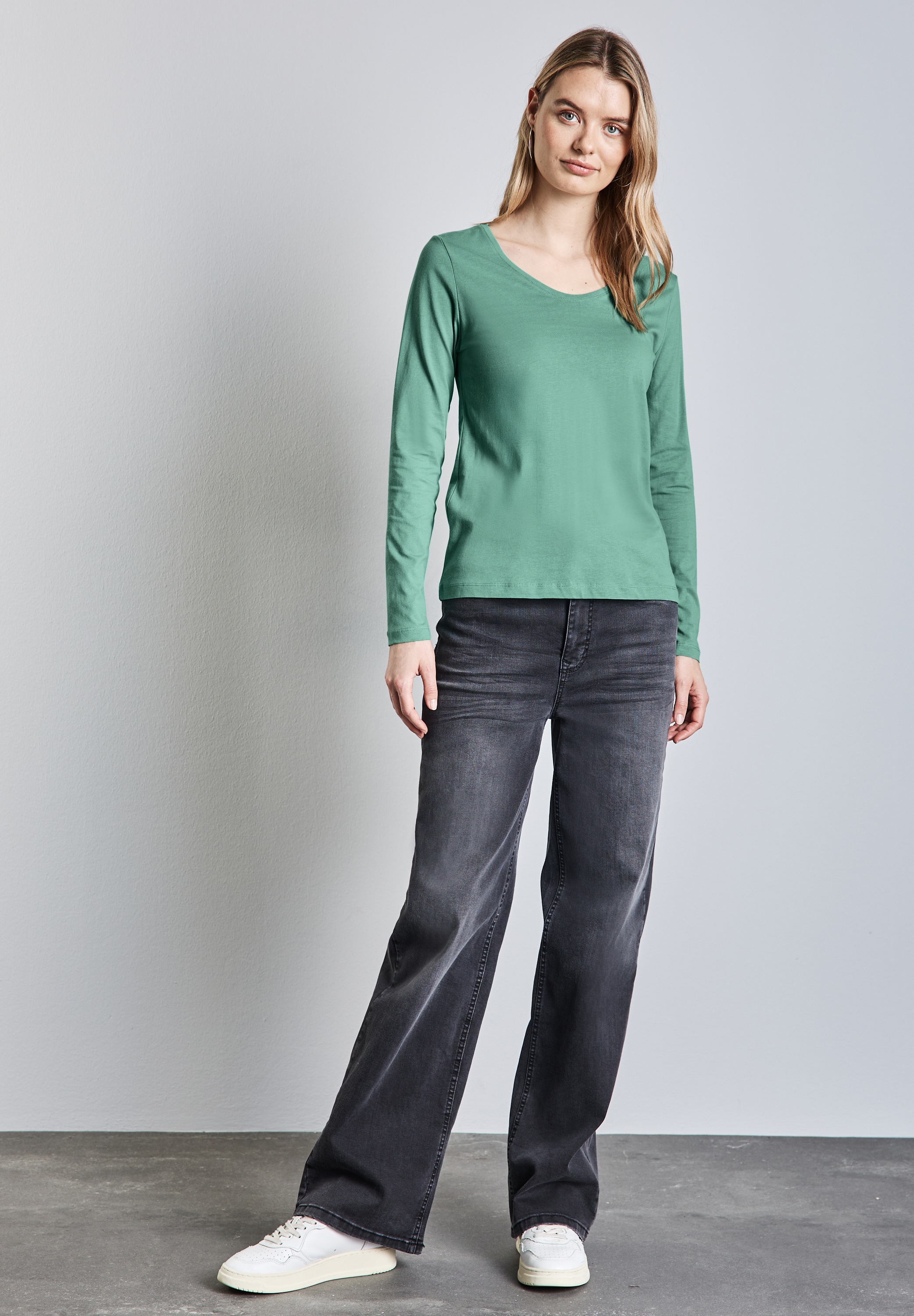 STREET ONE Langarmshirt, mit abgerundetem V-Ausschnitt