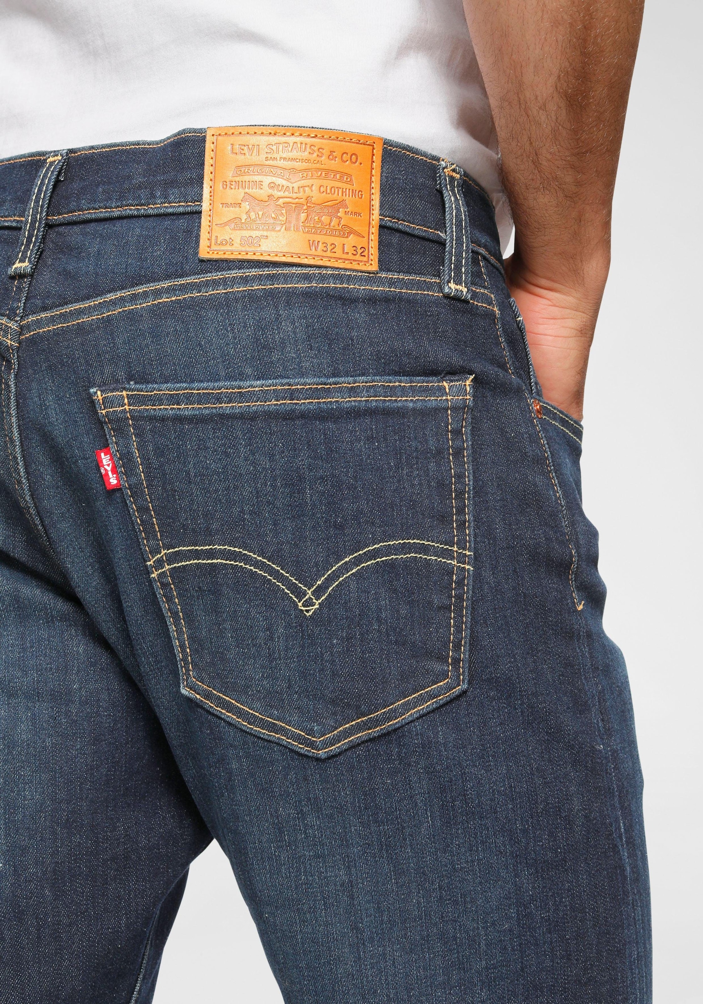 Levi's® Tapered-fit-Jeans »502 TAPER«, in elegantem, modernem Stil