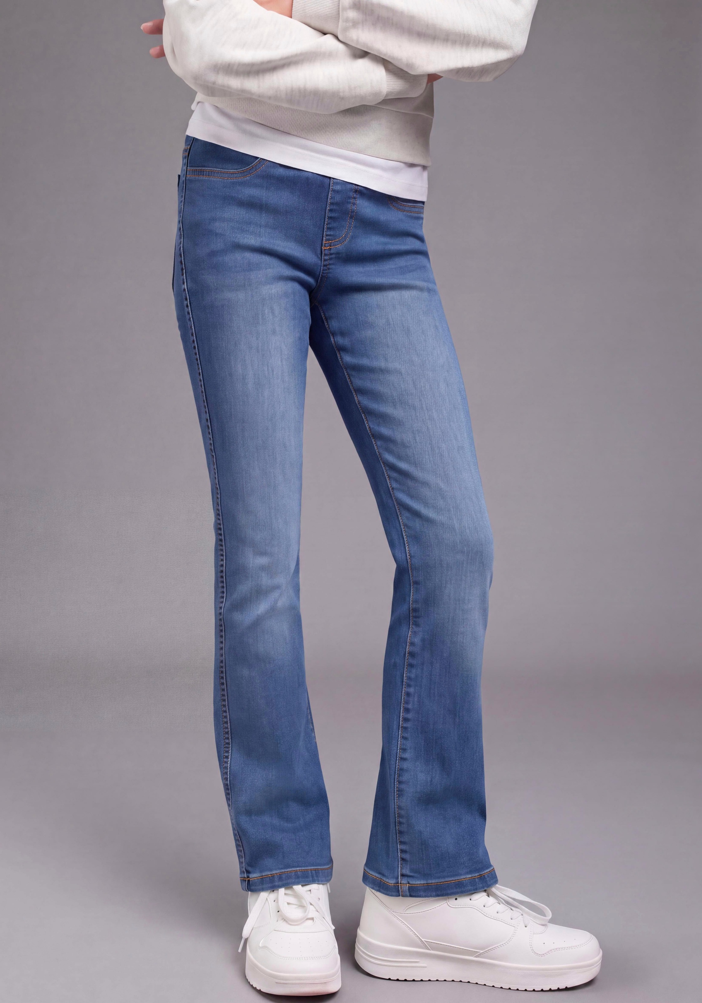 H.I.S Jeansjeggings "H.I.S Jeggings mit leicht ausgestelltem Bein" Jeansjeggings mit aufgesetzten Taschen vorn, eng anliegende Passform