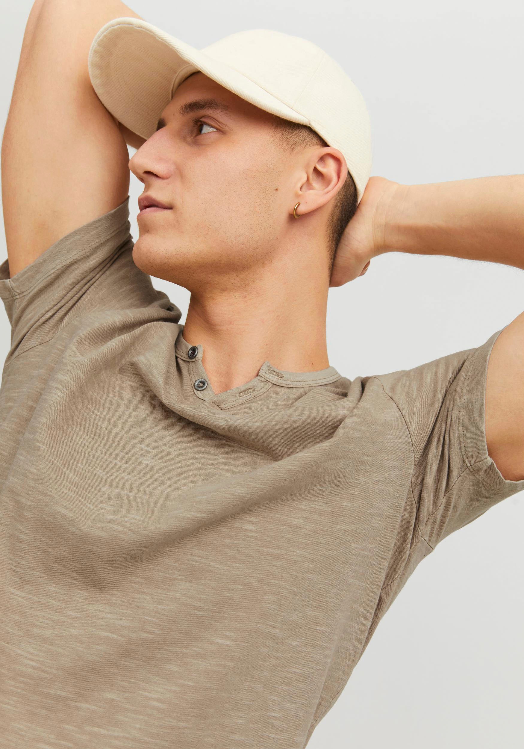 Jack & Jones "JJESPLIT NECK TEE SS NOOS" mit V-Ausschnitt günstig online kaufen