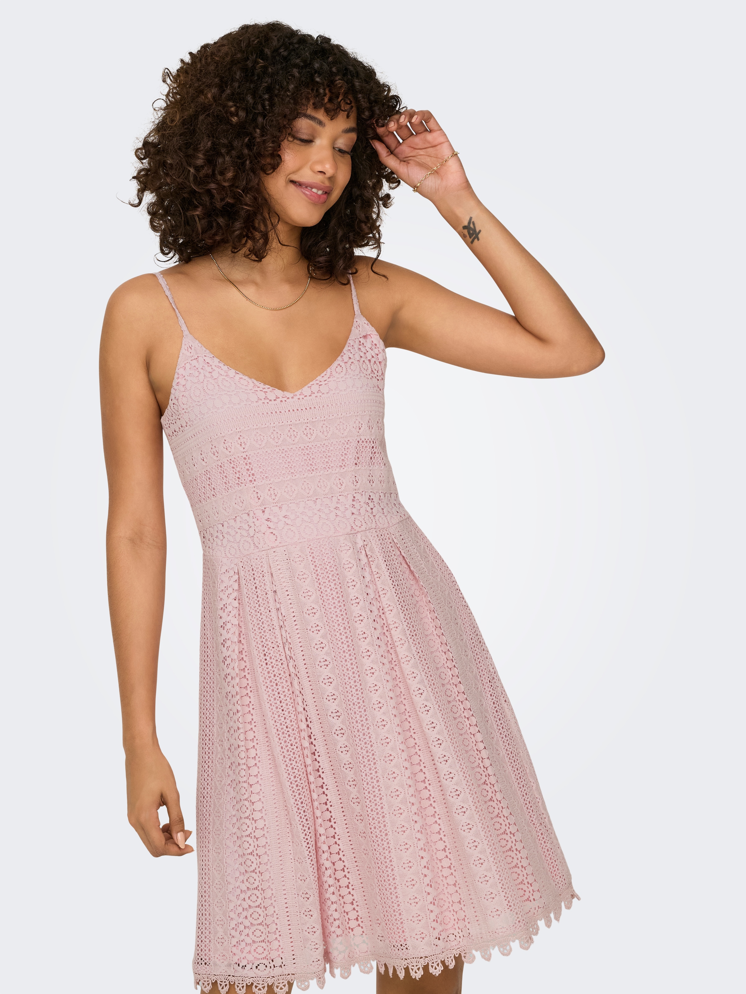 ONLY Trägerkleid »ONLHELENA – Trägerkleid aus Baumwolle für den Sommer« Baumwolle, regular fit, V-Ausschnitt