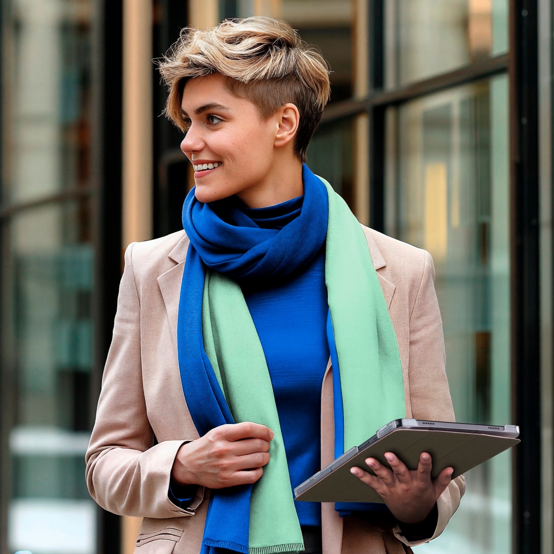 Hama Tablet-Hülle »Tablet-Hülle mit Standfunktion für Galaxy Tab A11 8.7", schwarz« Samsung Galaxy Tab A11 Magnetischer Deckel, Standfunktion, transparente Rückseite, leicht