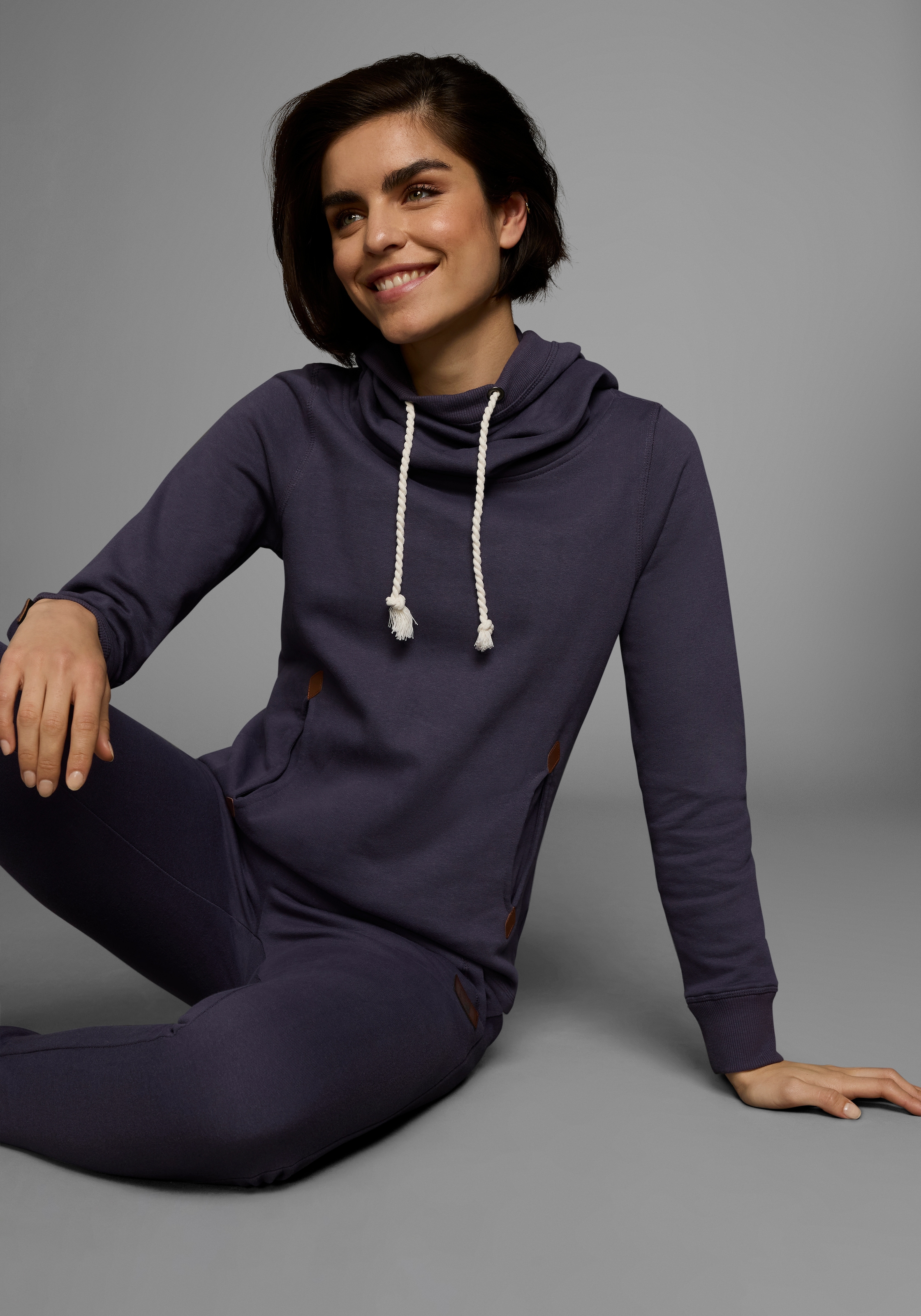 Ocean Sportswear Jogginganzug »Essentials Joggingsuit«, (Set, 2 tlg.), mit Lederimitat-Details