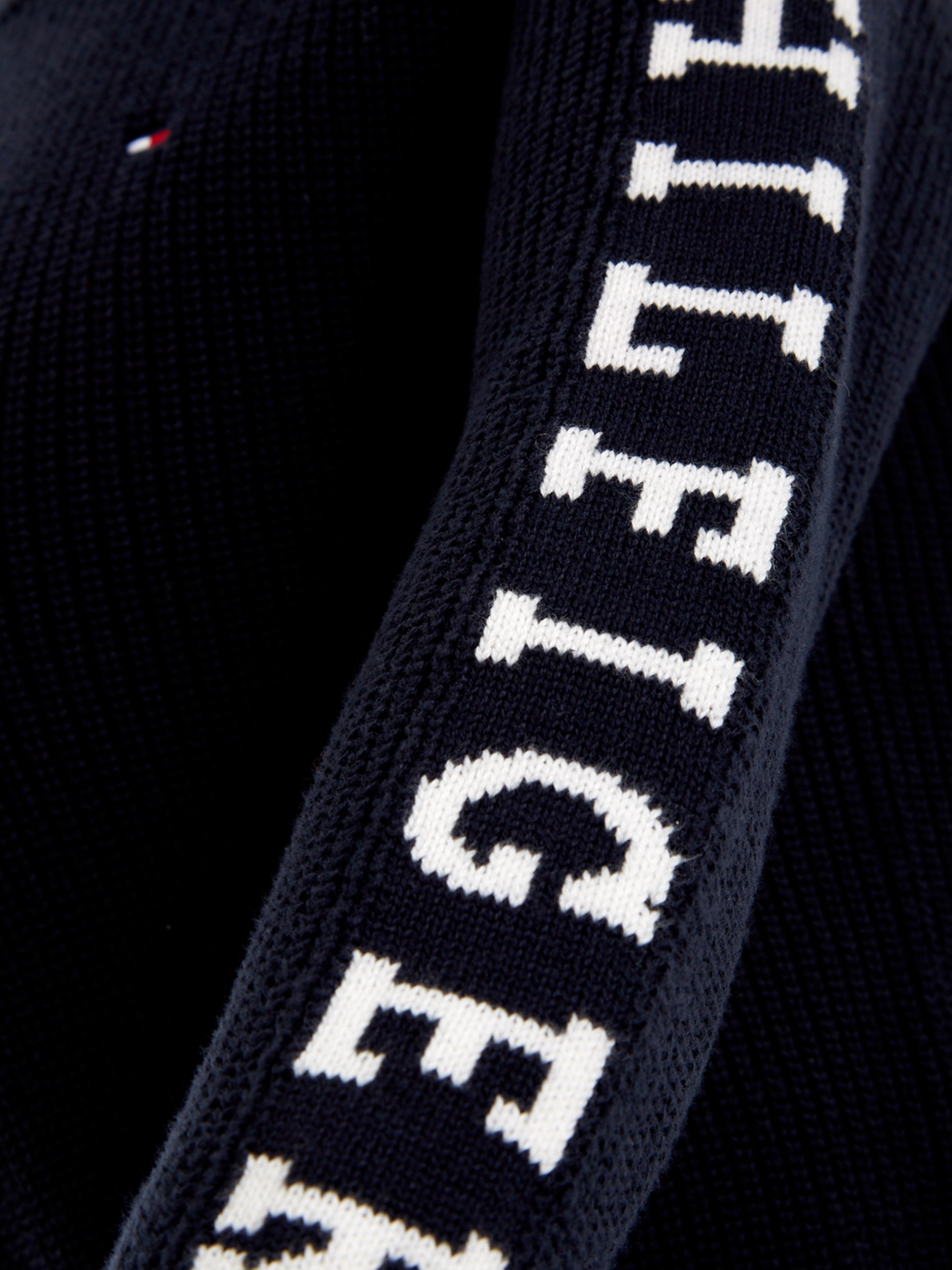 Hilfiger SWEATER«, | BAUR Label-Applikationen Strickpullover Friday »MONOTYPE Tommy mit modischen Black