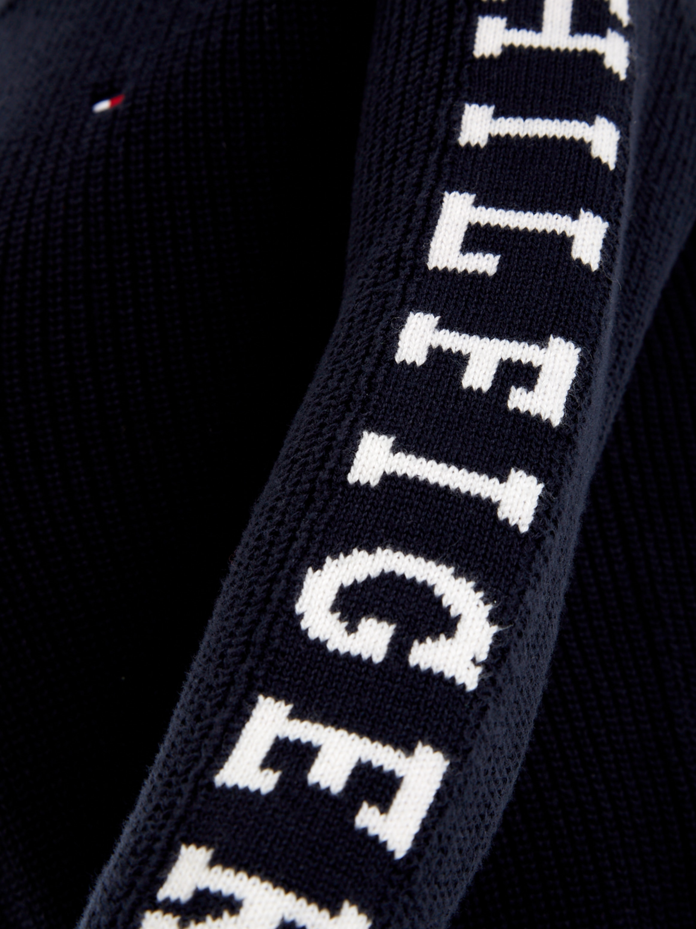 Tommy modischen mit Strickpullover »MONOTYPE | Label-Applikationen BAUR Black SWEATER«, Hilfiger Friday