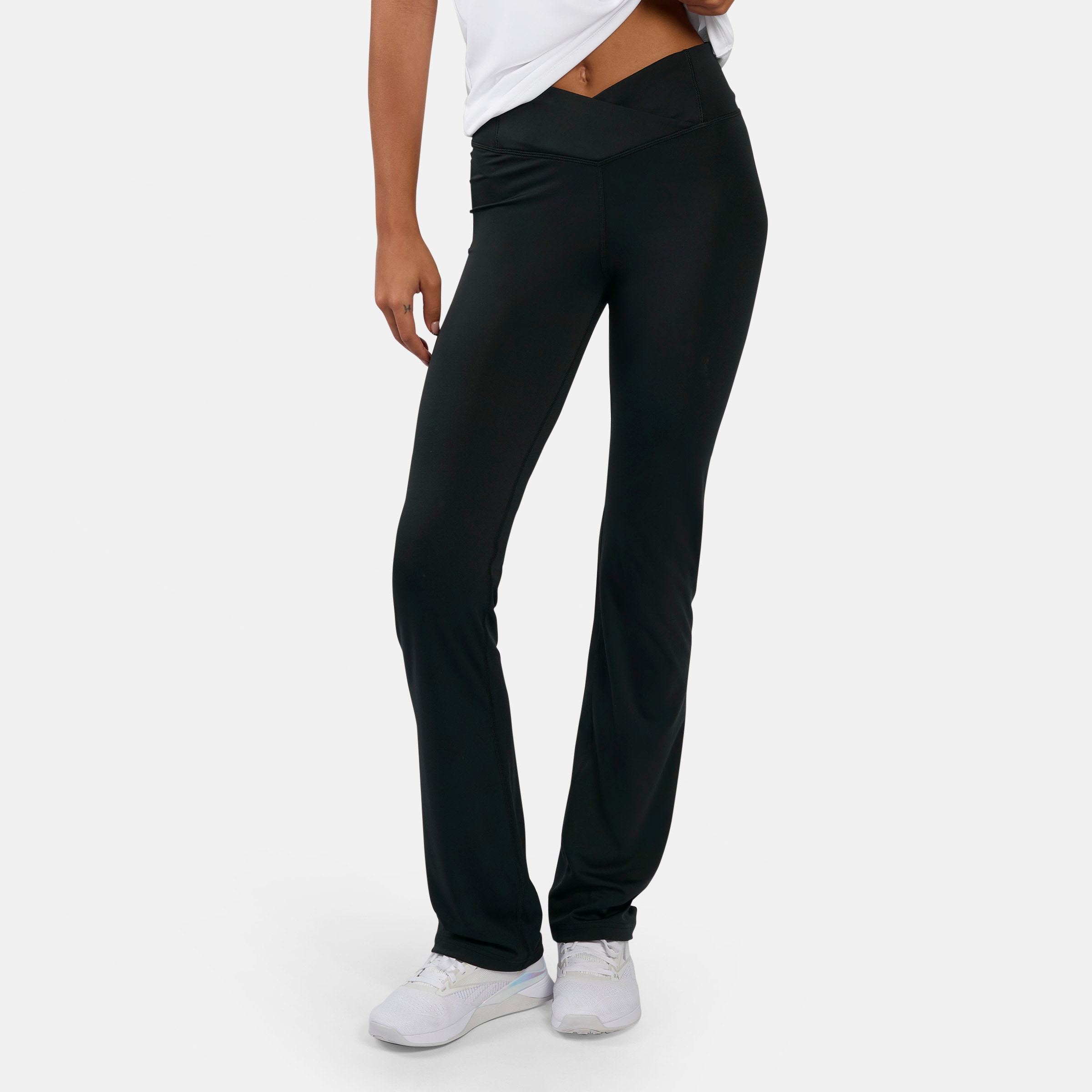Reebok Trainingstights "CORE HIGH RISE BOOTCUT PANT" Bootcut-Schnitt, mit leicht ausgestelltem Saum