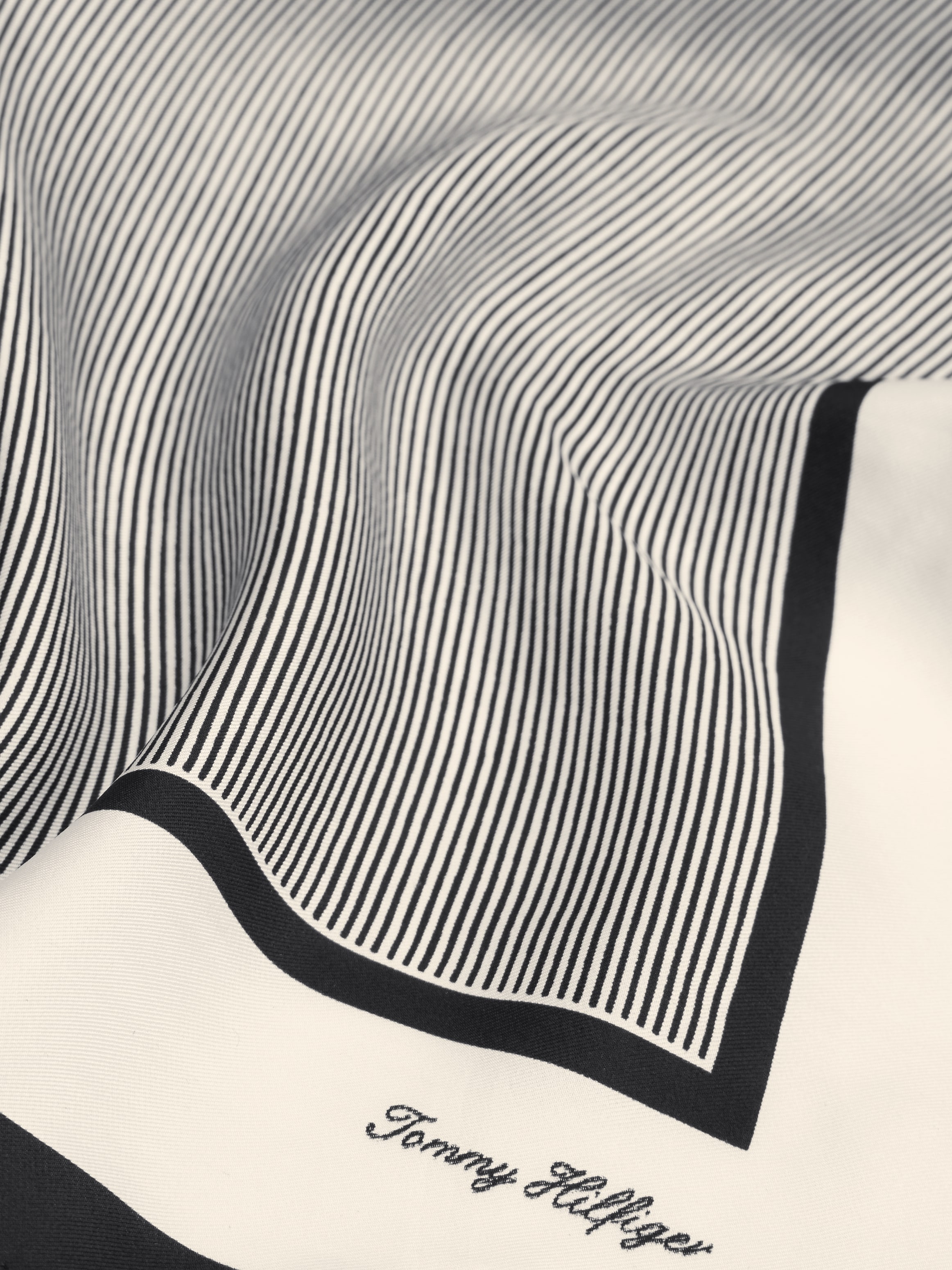 Tommy Hilfiger Modetuch »TH ELEVATED FLAG SILK SQUARE«
