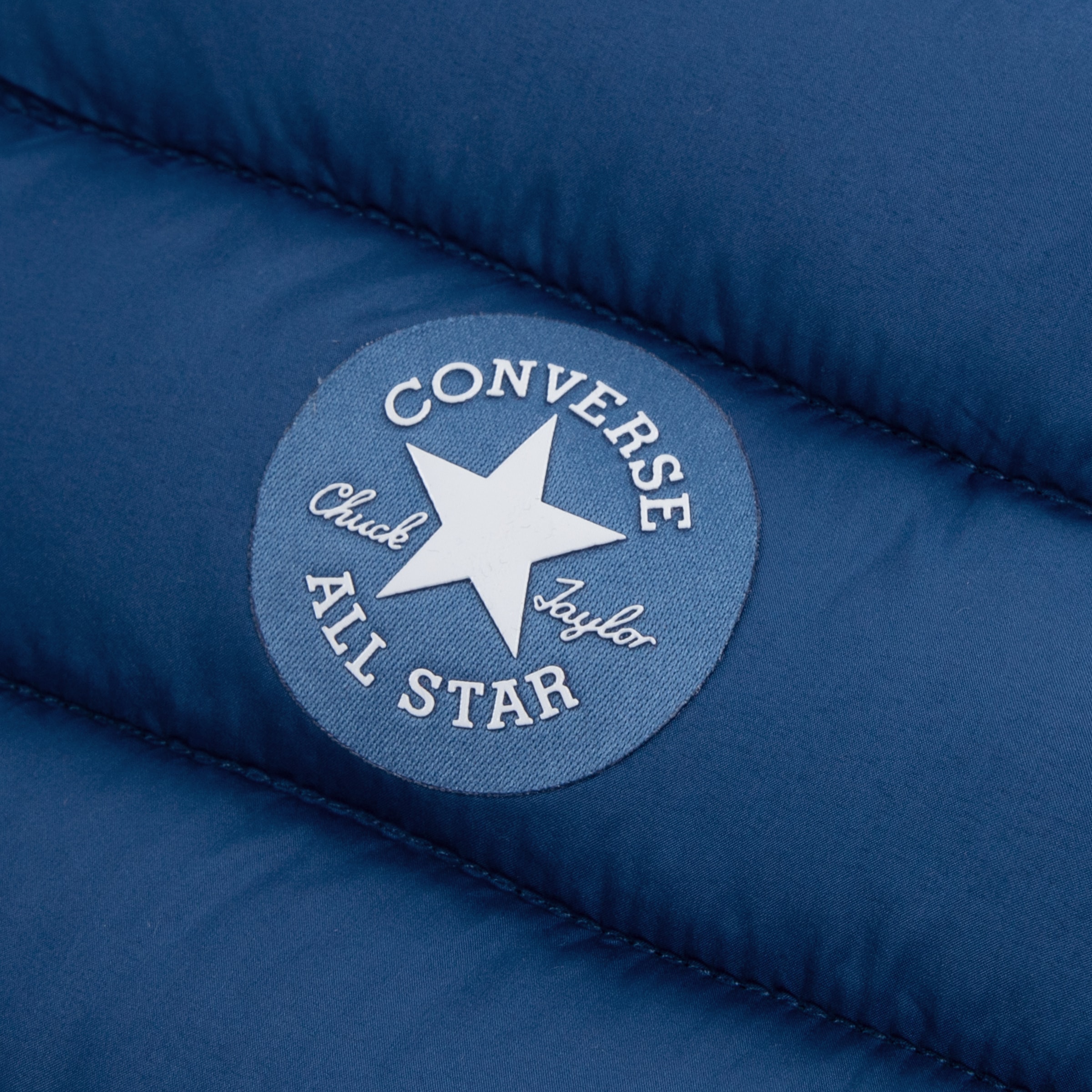 Converse Steppjacke »CNVN ESS MDWT PUFFER« mit wasserabweisender Beschichtung, leichte Ausführung