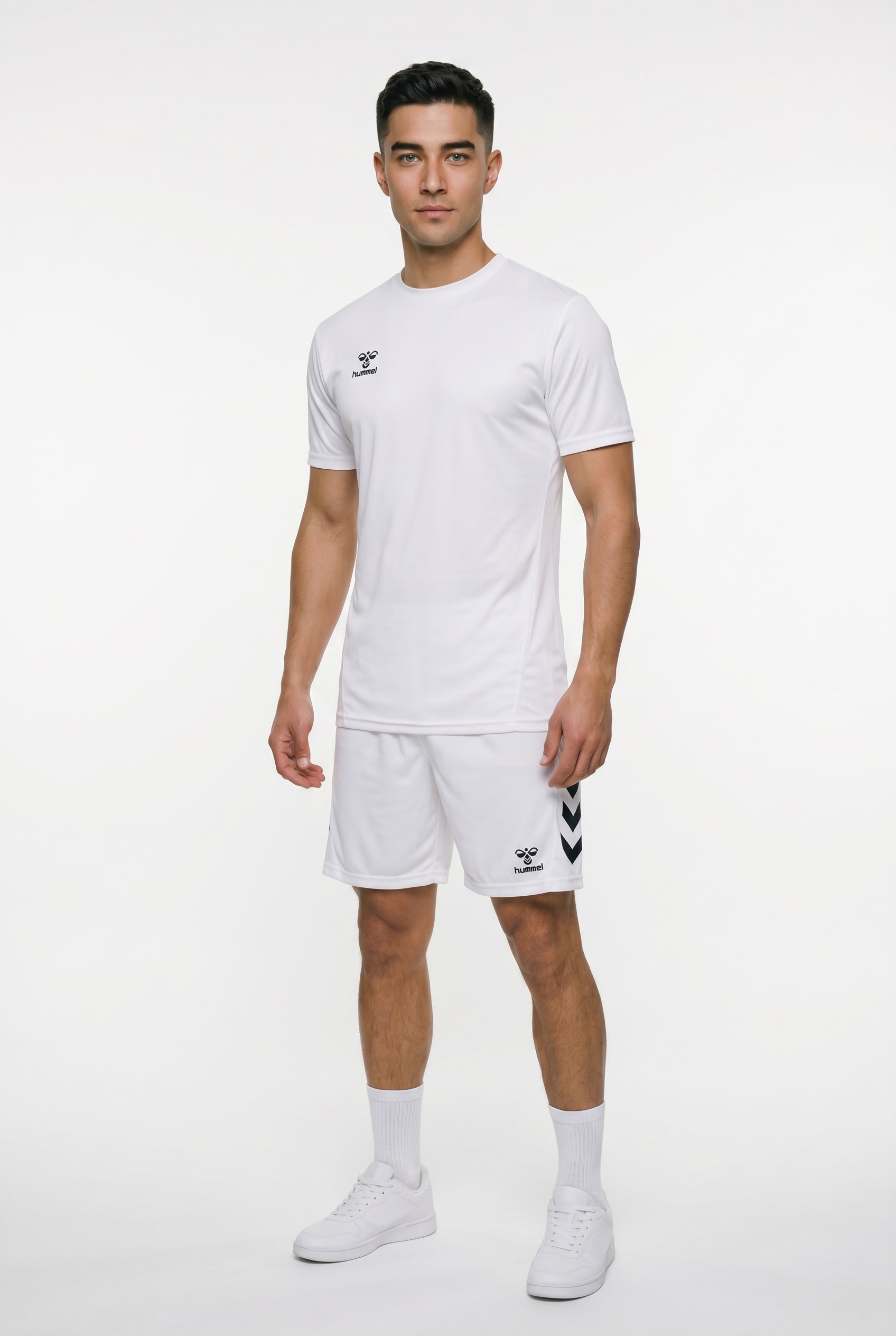 hummel Sportanzug "HMLLOGO SET" Spar-Set, 2 Stk. 2-teiliges Set aus Shorts und T-Shirt, mit elastischem Bund