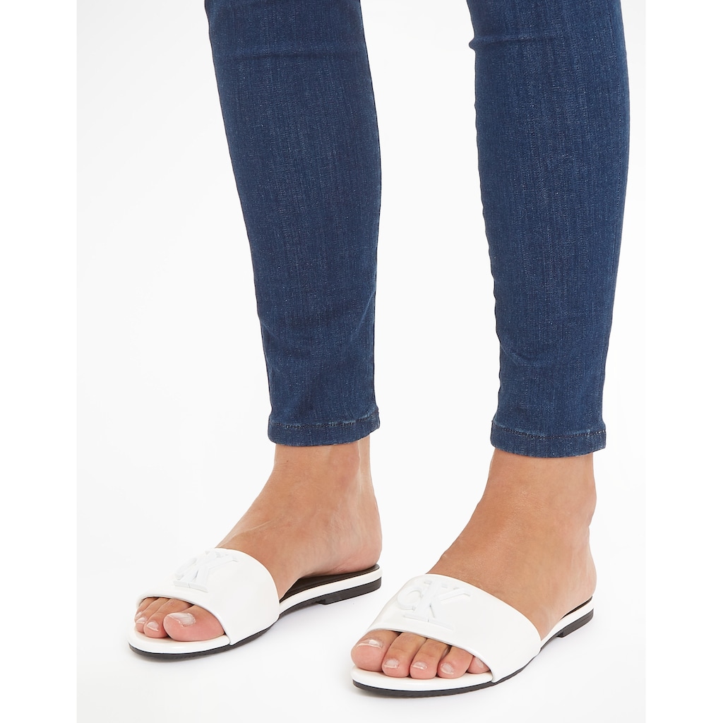 Calvin Klein Jeans Pantolette »FLAT SANDAL SLIDE MG MET«, Blockabsatz, Sommerschuh, Schlappen in glänzender Optik