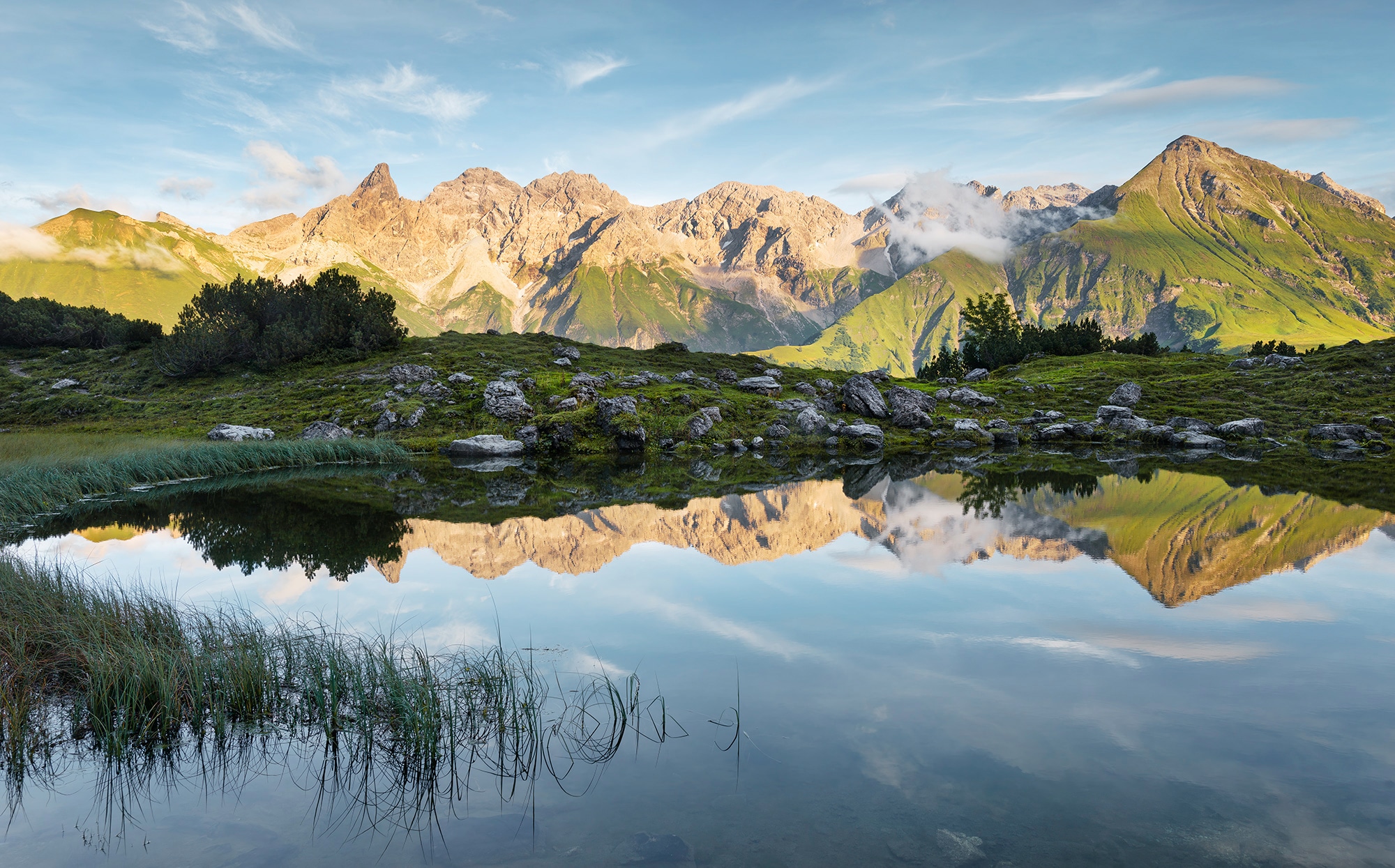 Komar Vliestapete "Allgäu Spiegel", 450x280 cm (Breite x Höhe), Wohnzimmer, Schlafzimmer