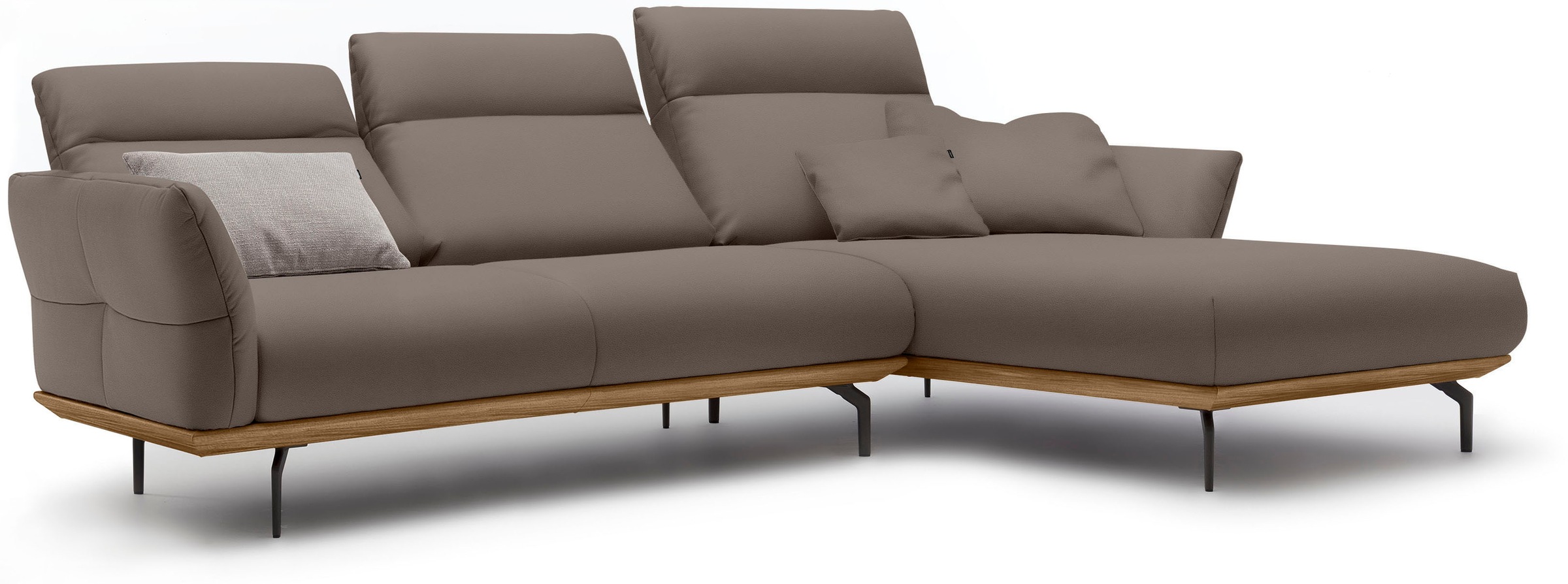 Creation BY ROLF BENZ Ecksofa »CR.460«, Sockel in Nussbaum, Winkelfüße in Umbragrau, Breite 298 cm