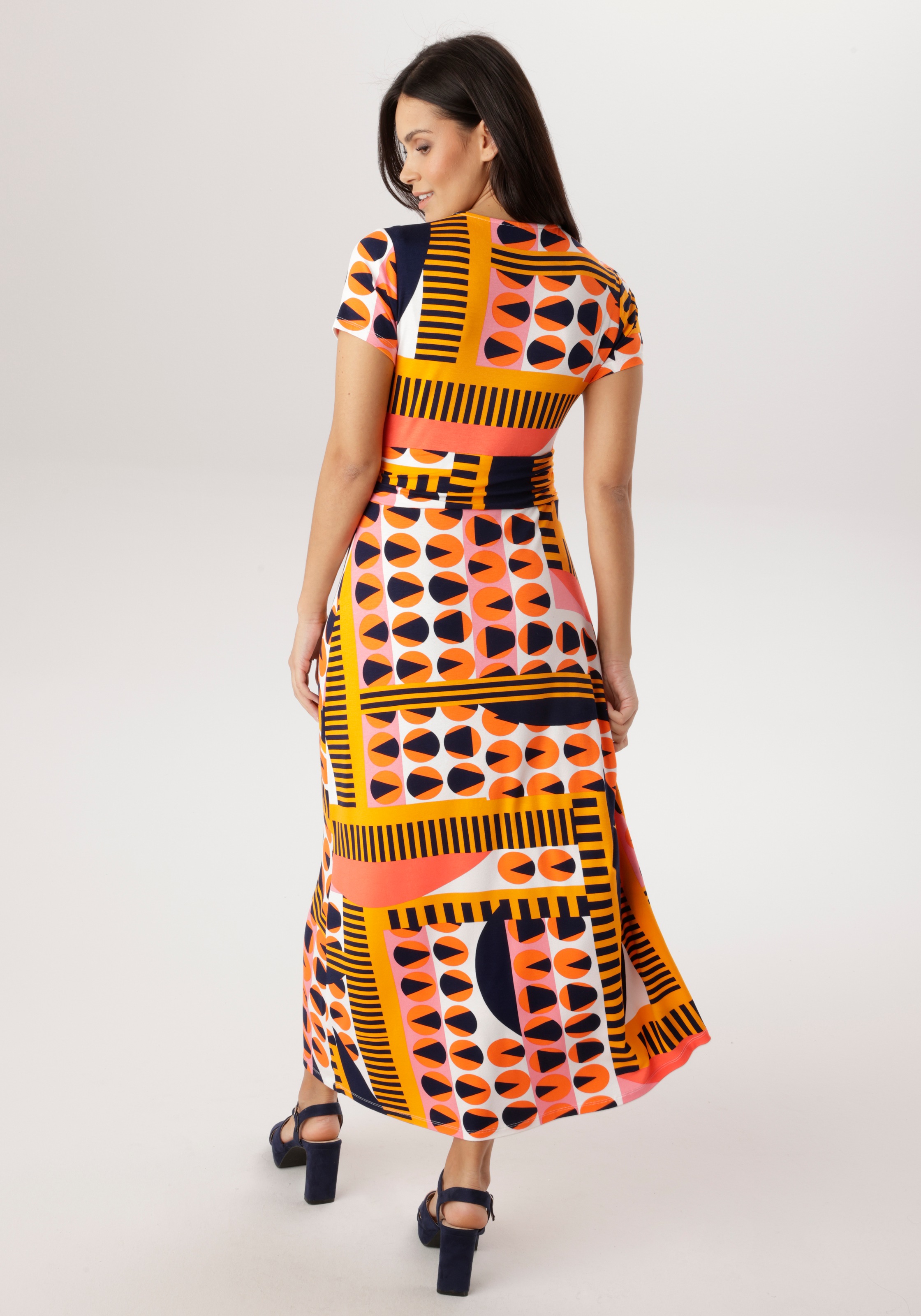 Aniston SELECTED Maxikleid in kräftigen Farbtönen und geometrischer Musteru günstig online kaufen